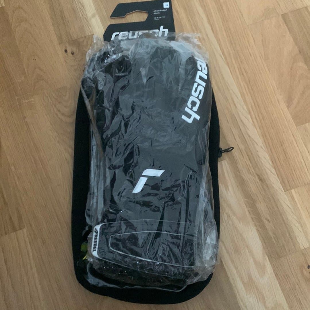 Ny Reusch målvaktshandskar Attrakt Freegel Infinity Strl 10