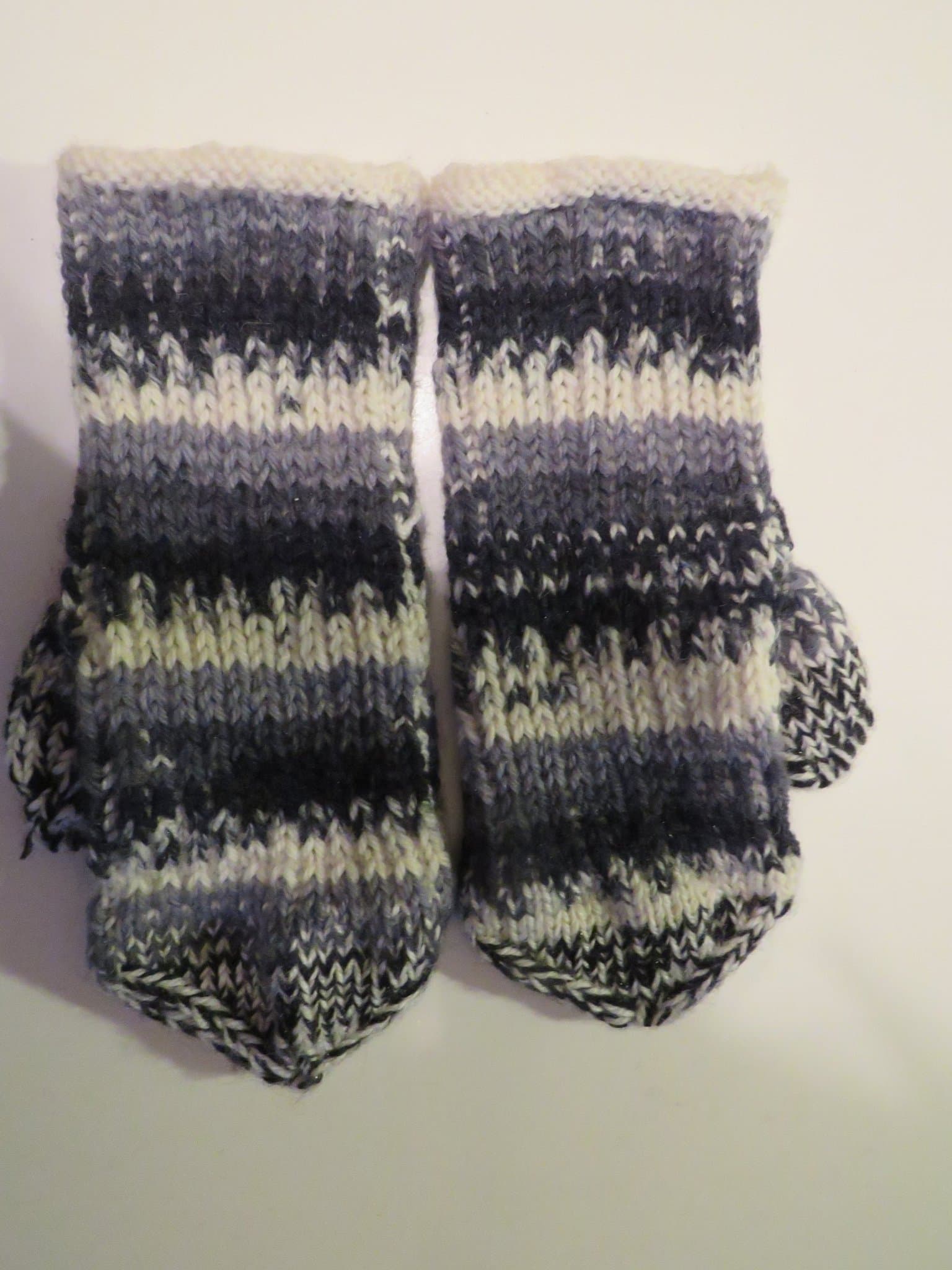 HANDSTICKADE VANTAR - ULL - NYA OANVÄNDA - SVART/GRÅ/VIT - STRL. NORMAL DAM