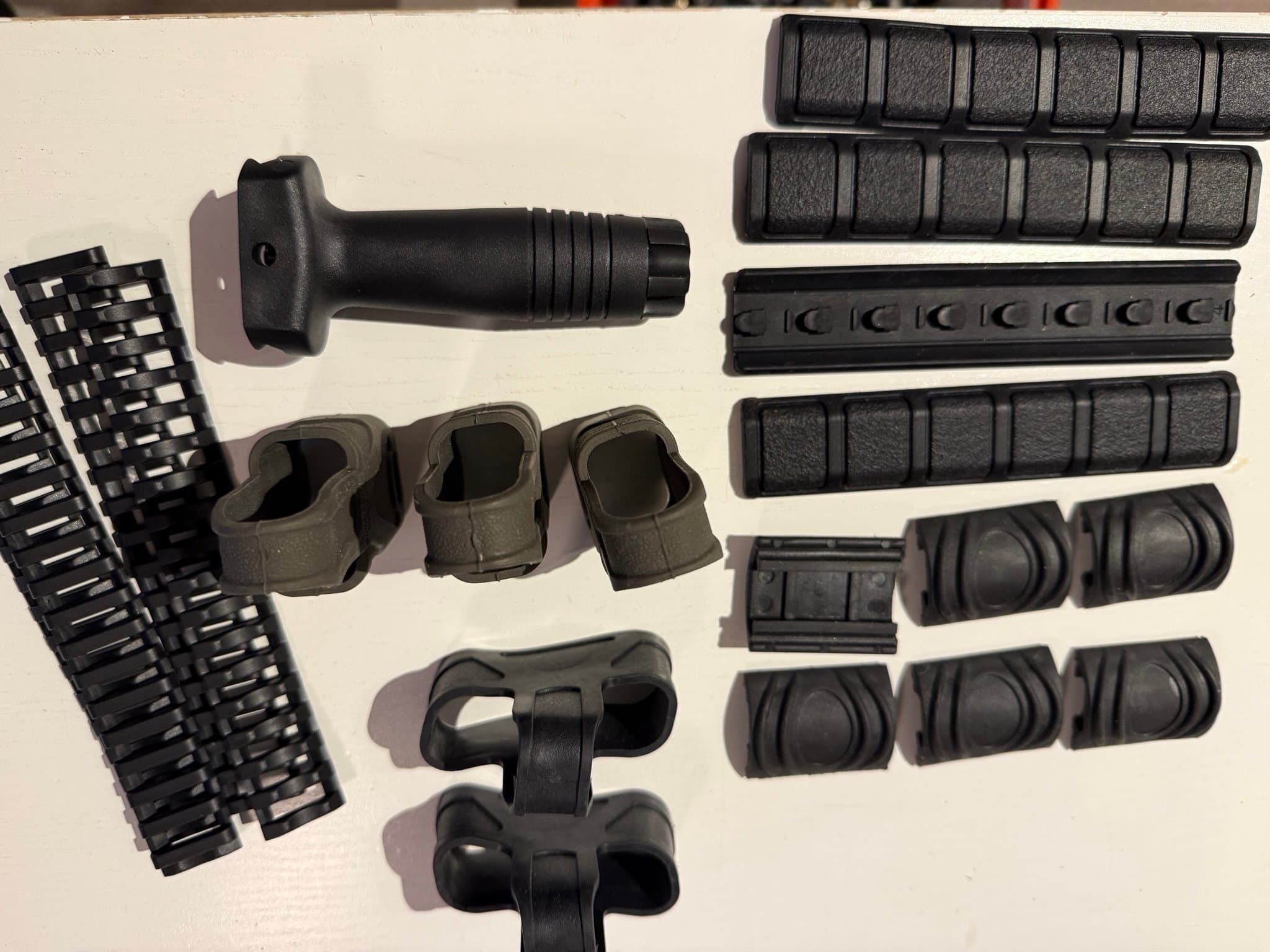 Rubber for your Gun - Picatinny, Grepp, Magasinshållare