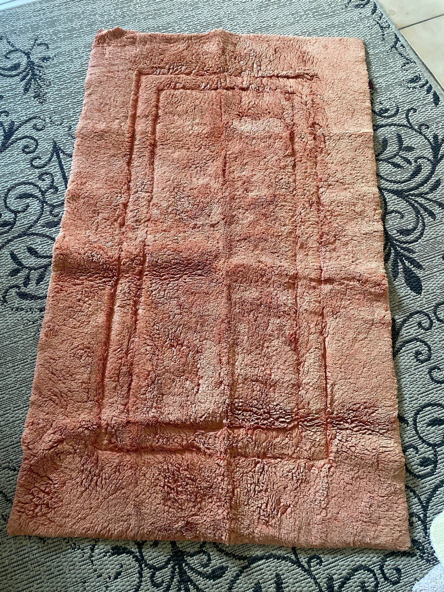 Badrumsmatta 120cm x 71cm.