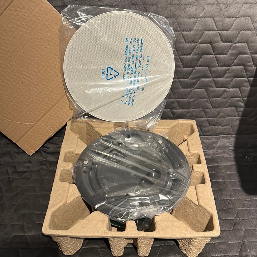 Q Acoustics Qi 65C takhögtalare 165 mm (6.5"). OBS! 1st. Oöppnad.