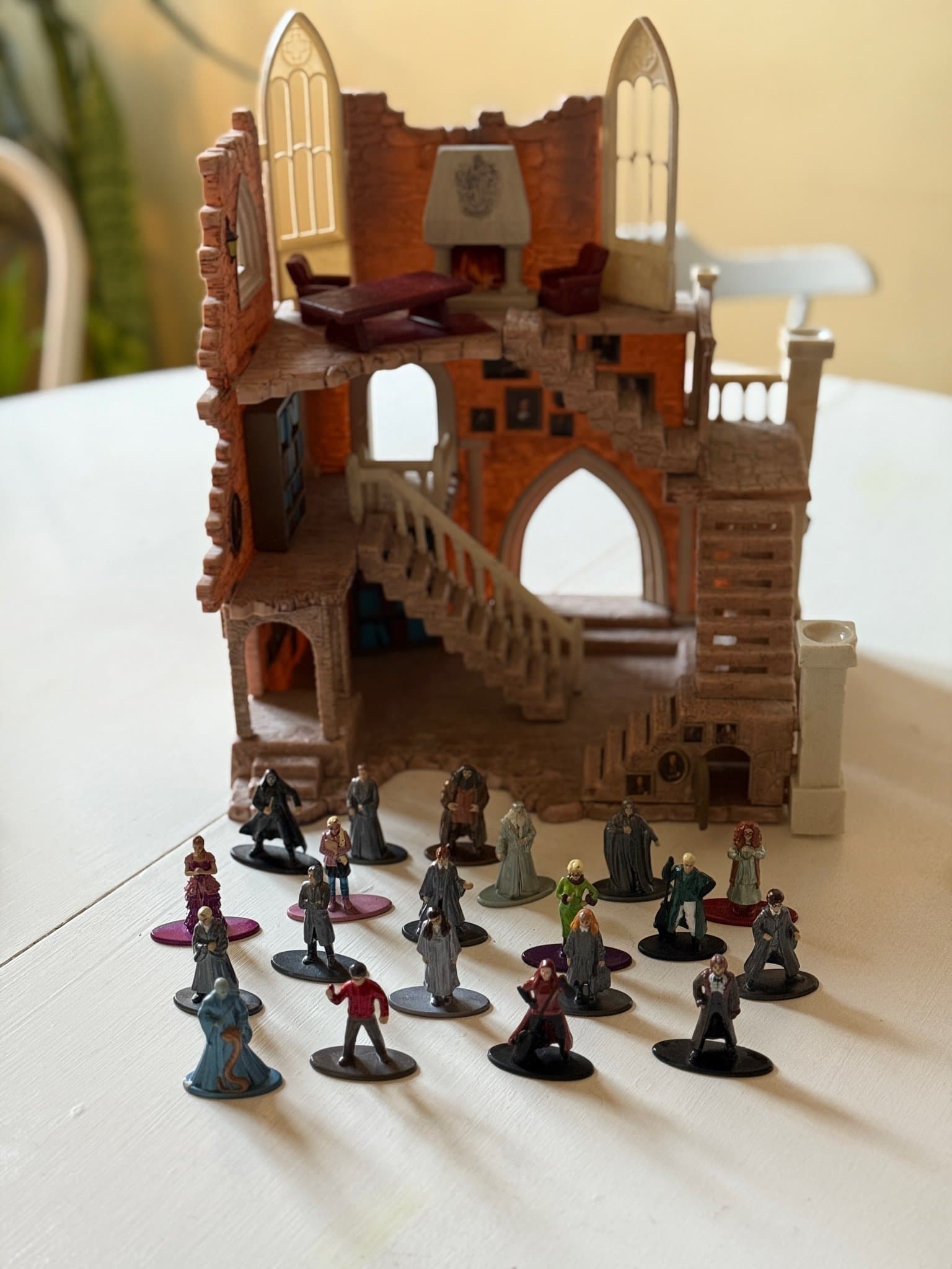 Harry Potter dockhus med figurer för riktiga fans