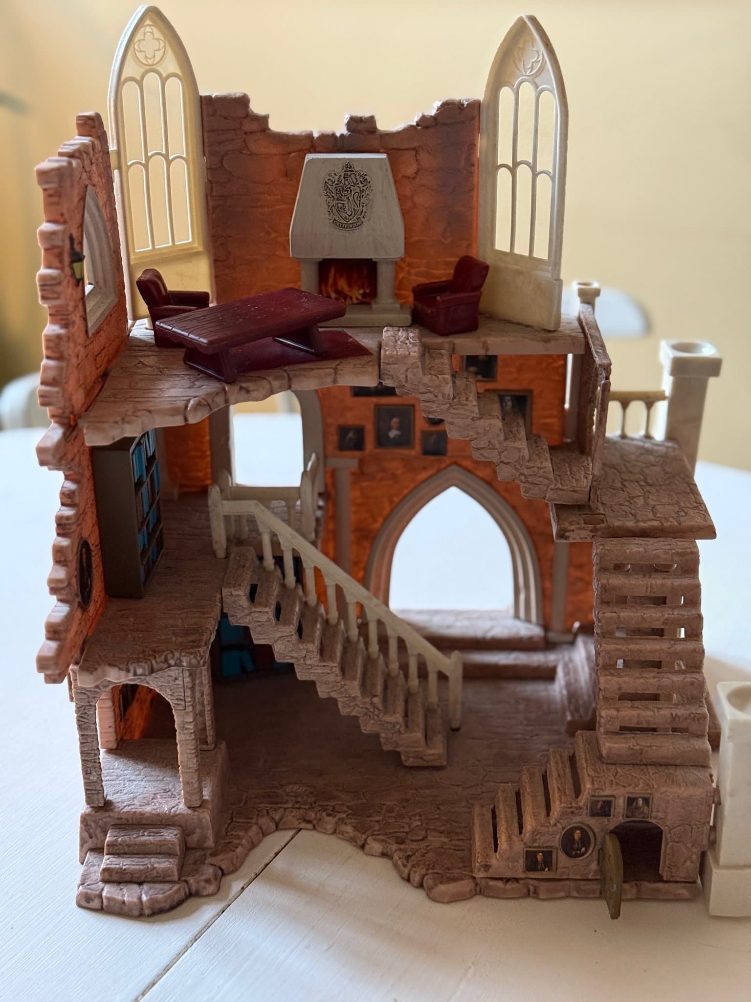 Harry Potter dockhus med figurer för riktiga fans