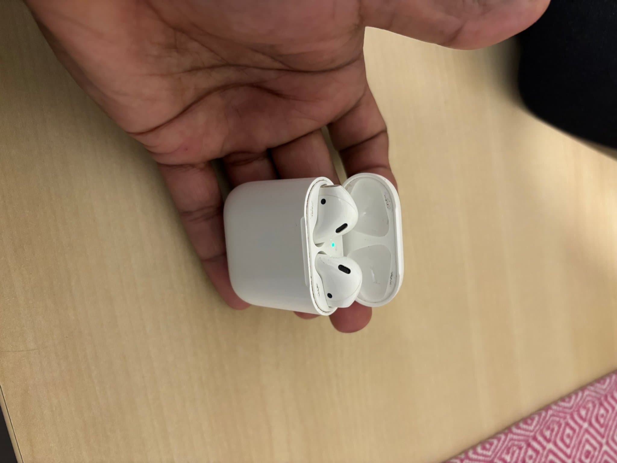 Apple AirPods 2nd Generation with Charging Case