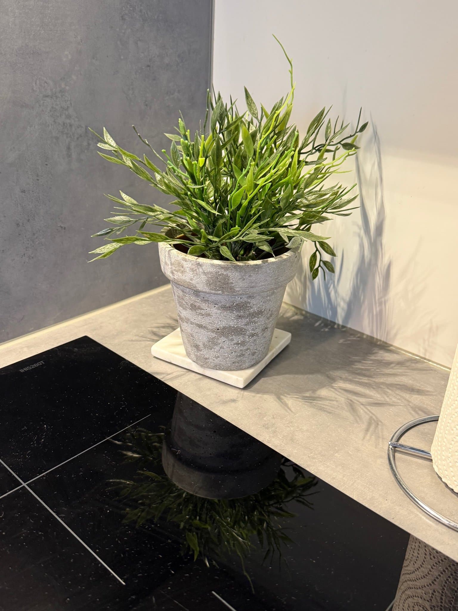 Konstgjord växt i kruka