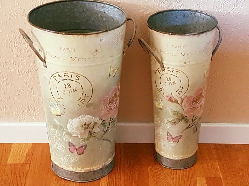 Två fina vaser, krukor, hinkar med rosmotiv - Paris design