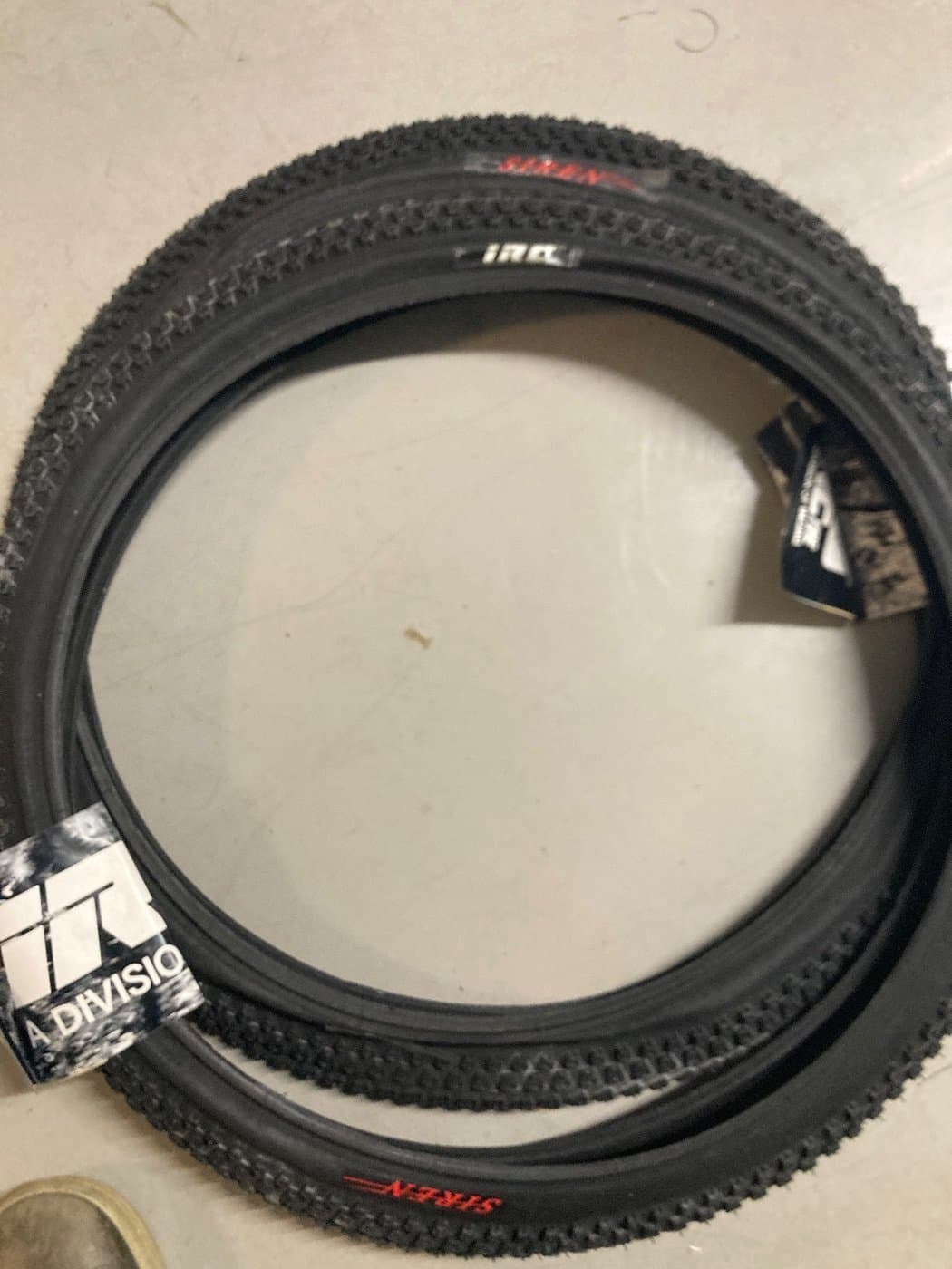 NOS IRC Siren 20x1.50 BMX Cykeldäck - Nytt (paketpris 4 stk)