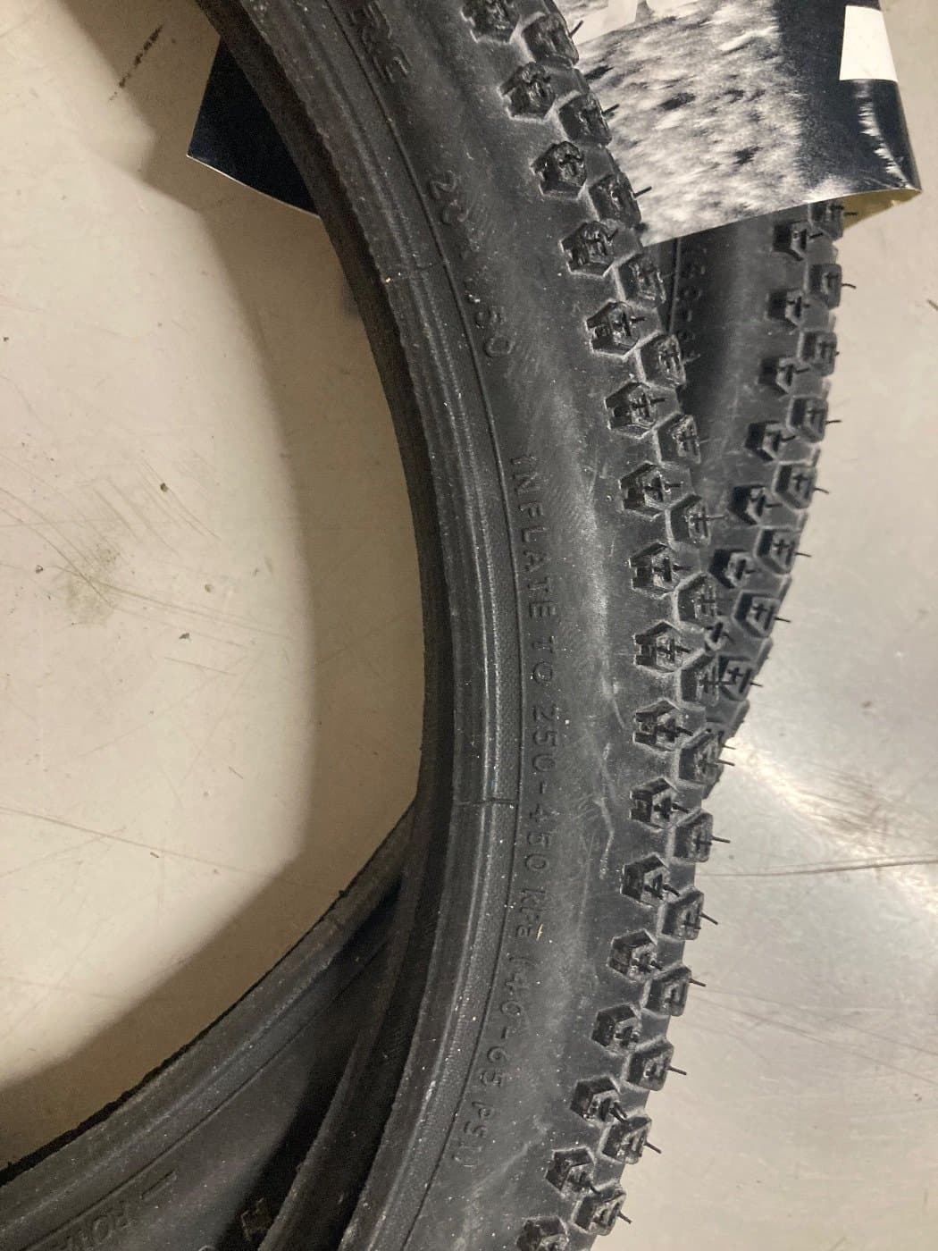 NOS IRC Siren 20x1.50 BMX Cykeldäck - Nytt (paketpris 4 stk)