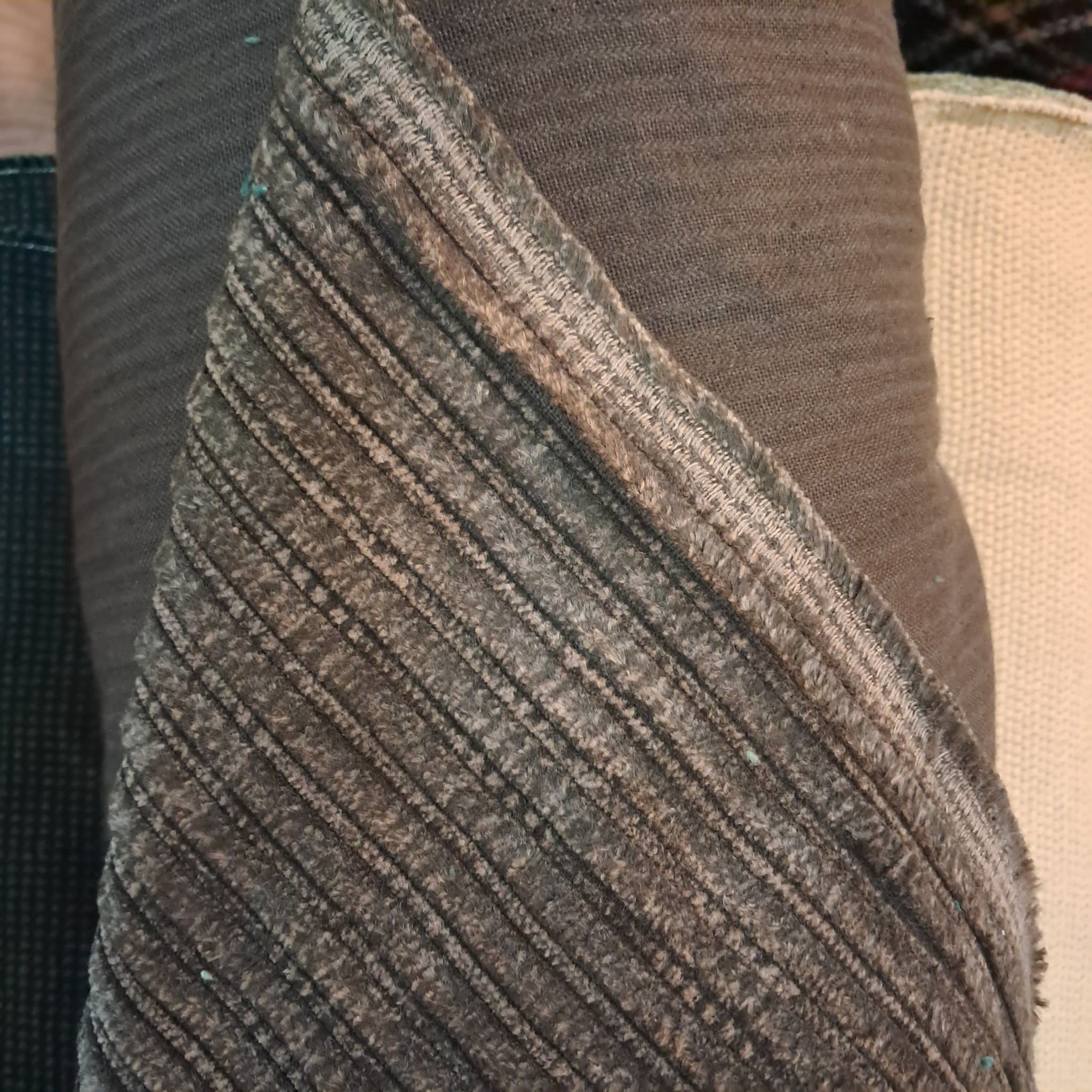 Möbeltyg 4,25 meter brun plysch