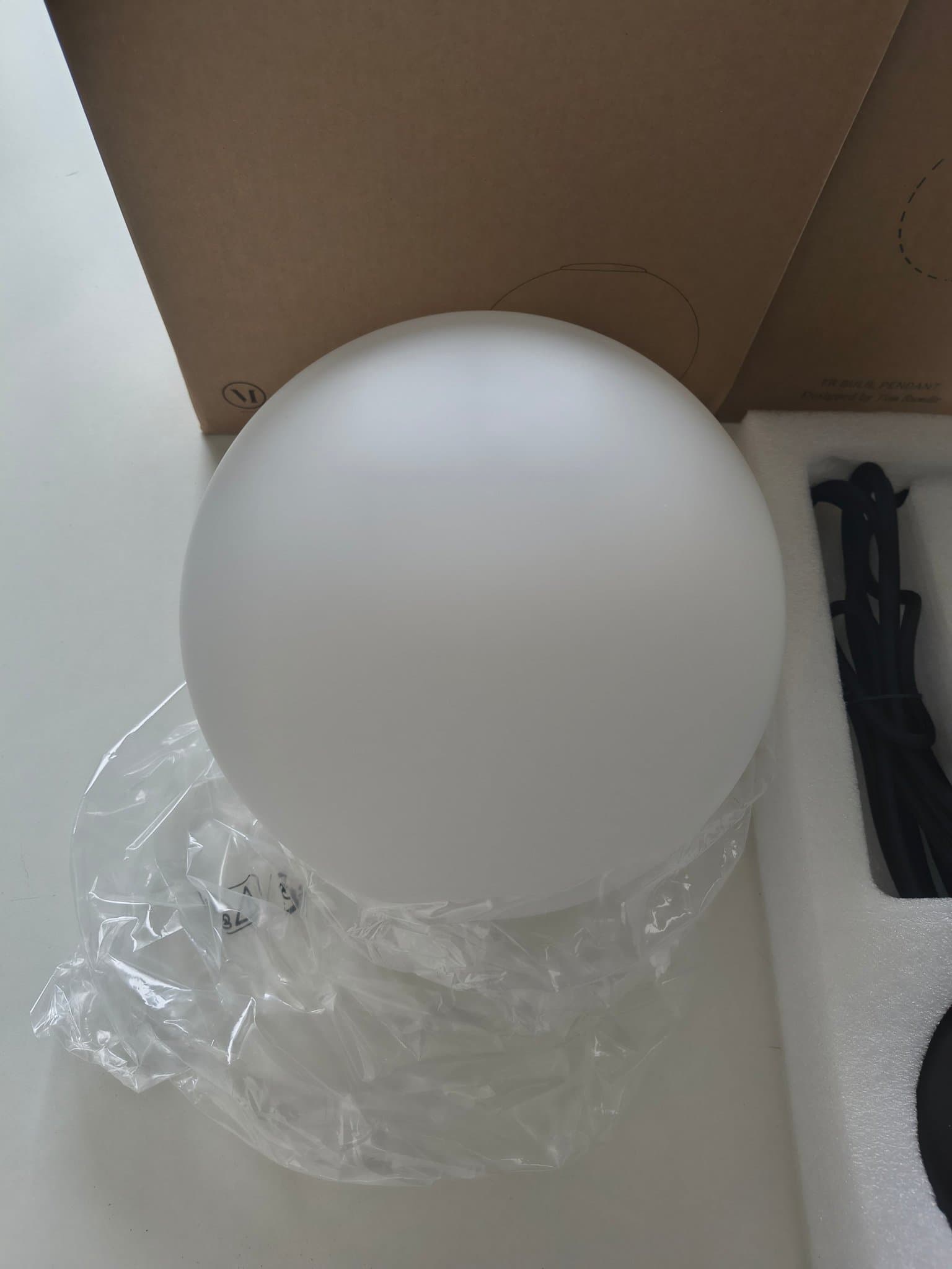 Audo Copenhagen TR Bulb Pendel – komplett set – opalglas & svart beslag