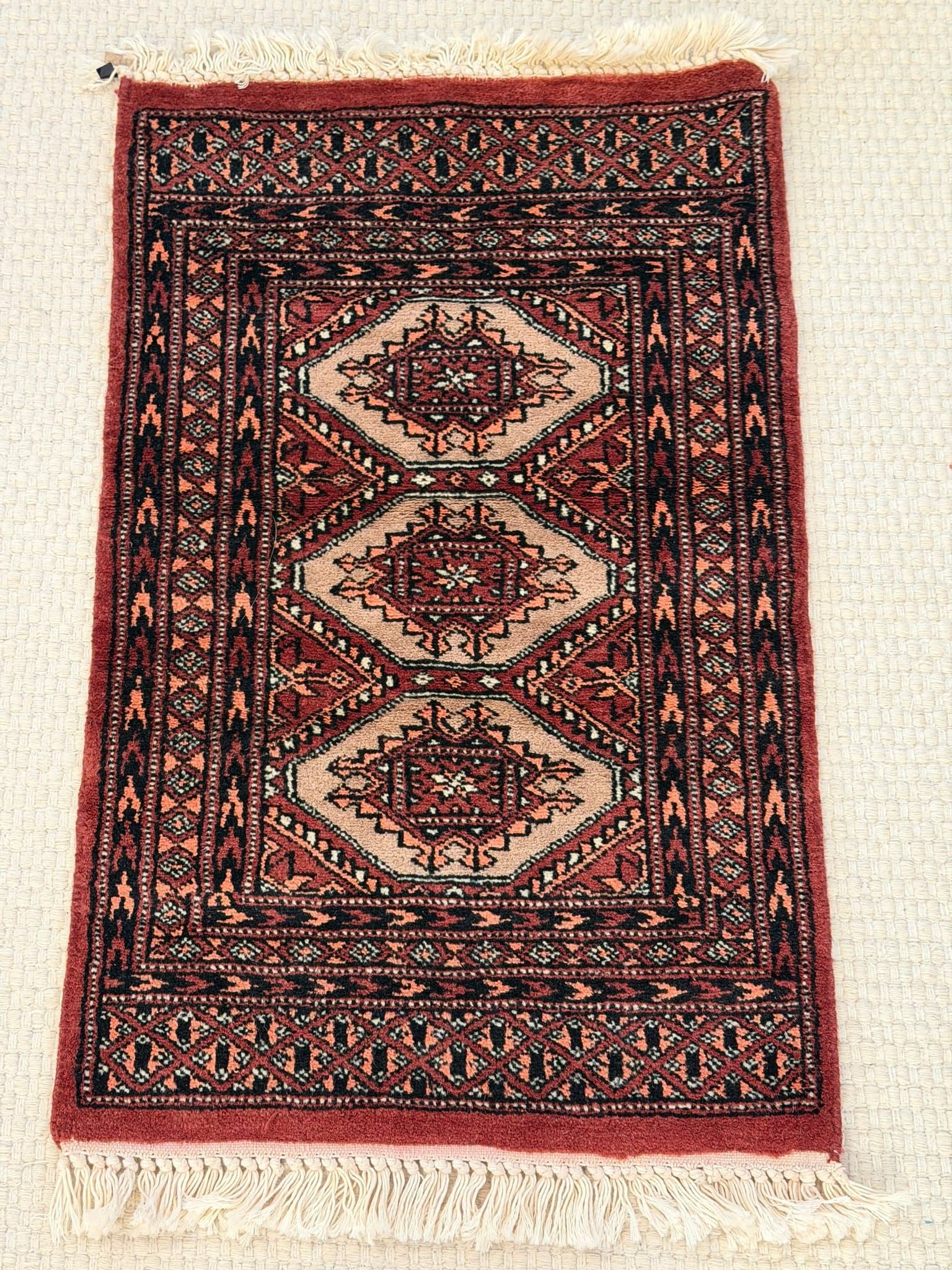 Handknuten orientalisk ullmatta från Nessims, 76x48 cm