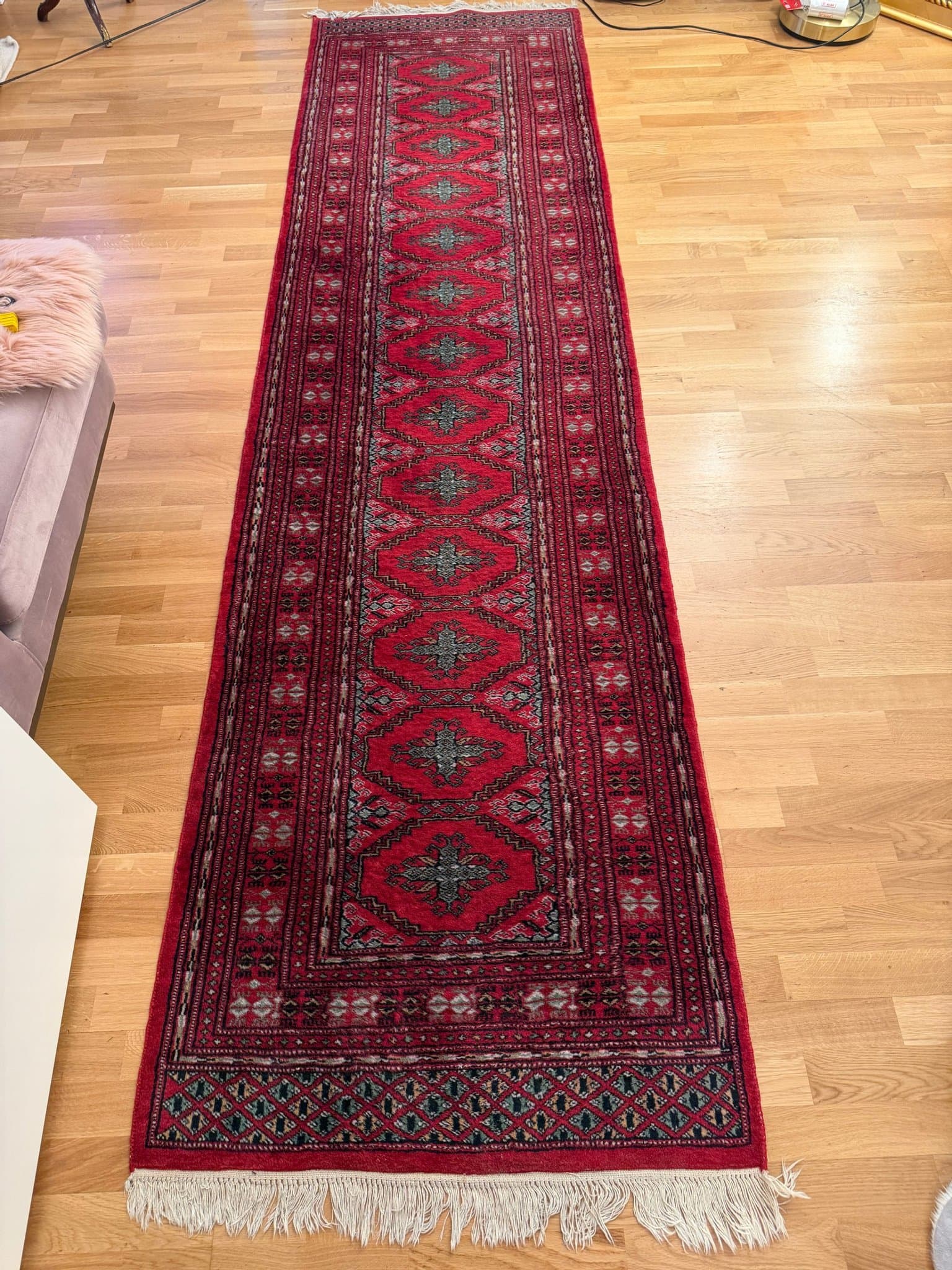 Handknuten gångmatta i ull, röd med mönster 305*80cm