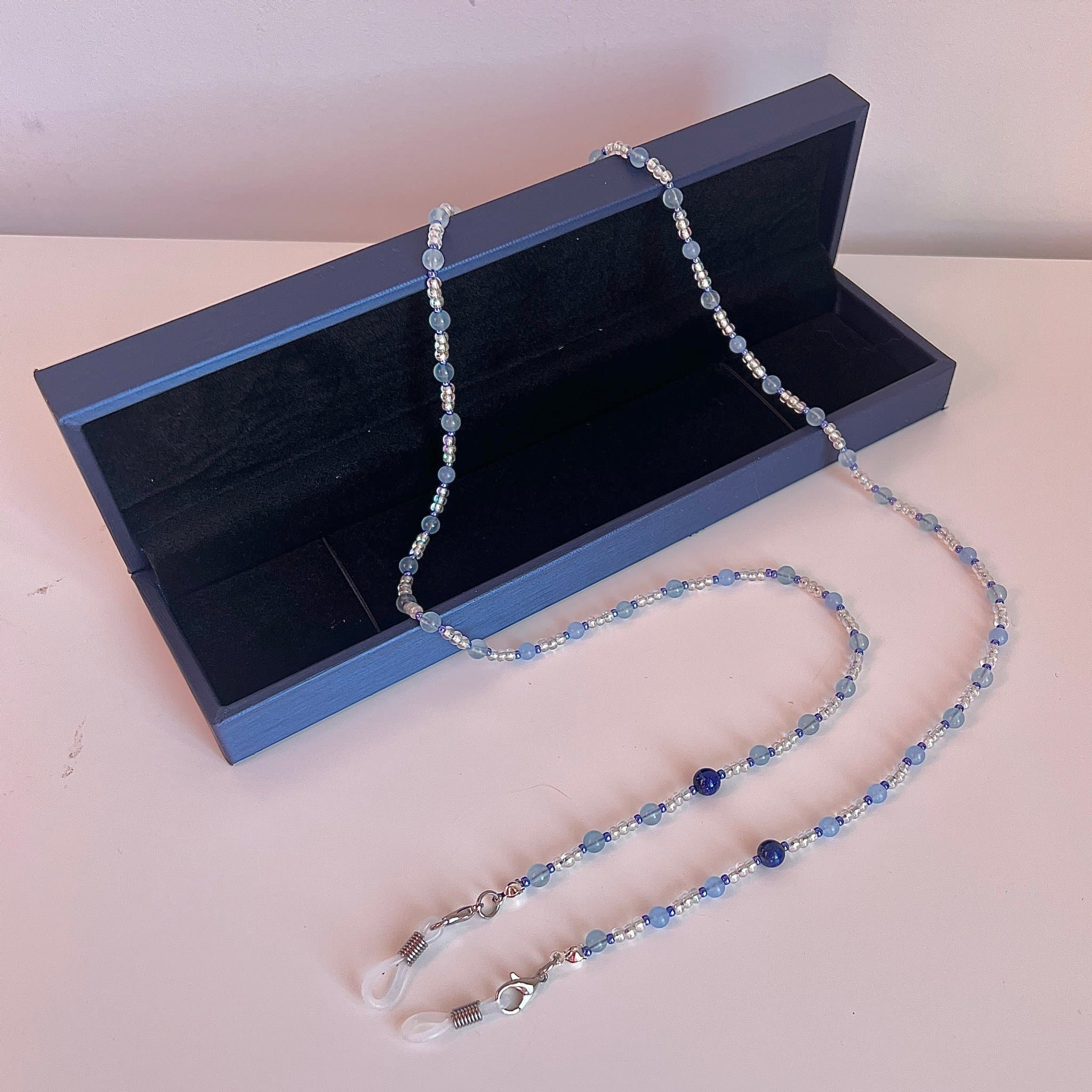 Glasögonkedja med Natural Blå Kalcedon Ädelsten