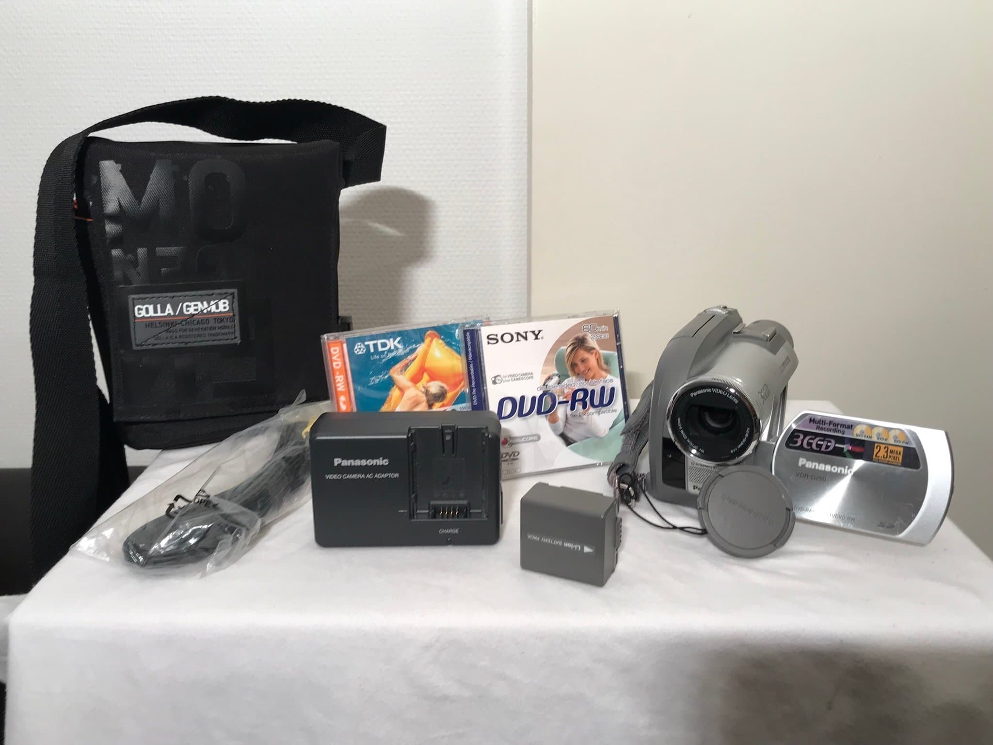 Panasonic VDR-D250 DVD-kamera 3CCD FUNGERAR PERFEKT*KOMPLETT* SPARSAMT ANVÄND*