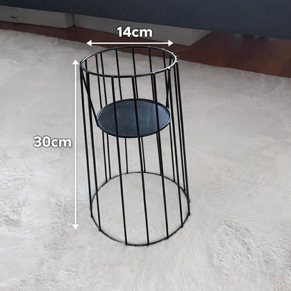 Svart kruka ställning i metall, 30 cm hög