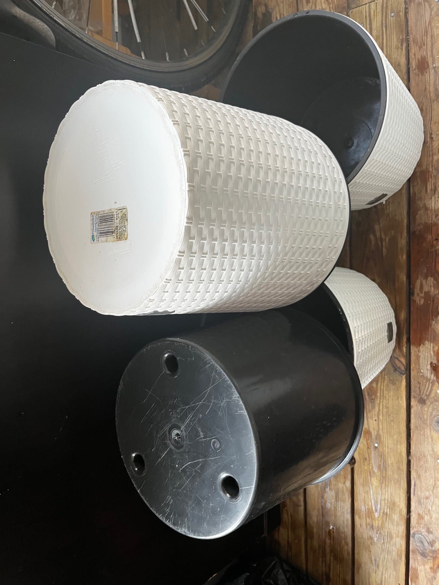 2 st. Krukor - Prosperplast DRTUS 250L- 10L, 2st vita +2st. svarta