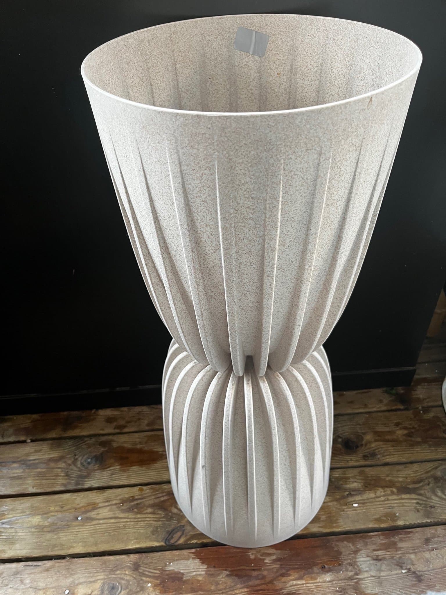 2st. Haag Krukor, Vit Beige. Mått: Ø25 cm, höjd: 29,7 cm.