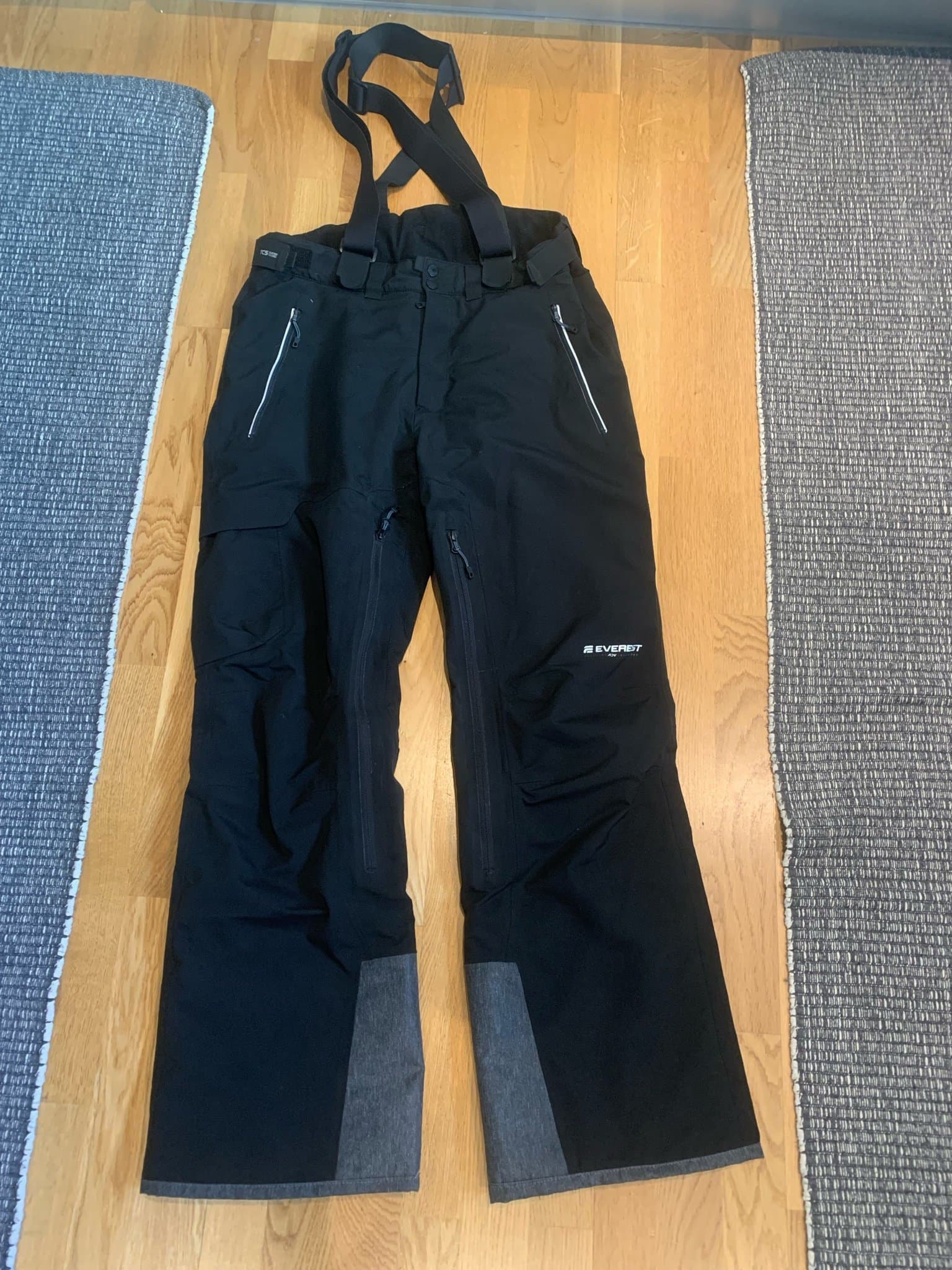 Svarta Everest skidbyxor vattenpelare 10 000 stl L
