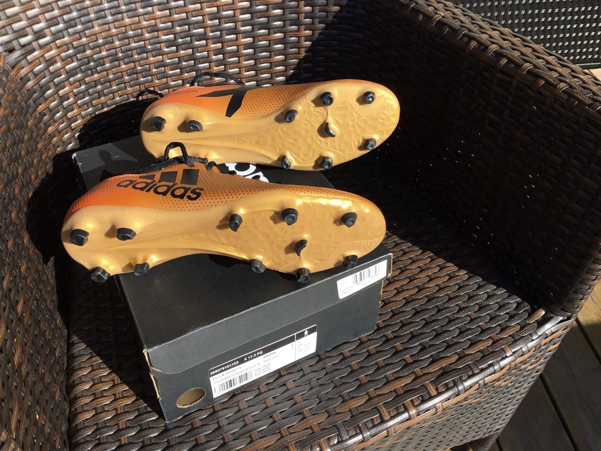 Nya Fotbollsskor Adidas X17 3 FG i strl 40 2/3