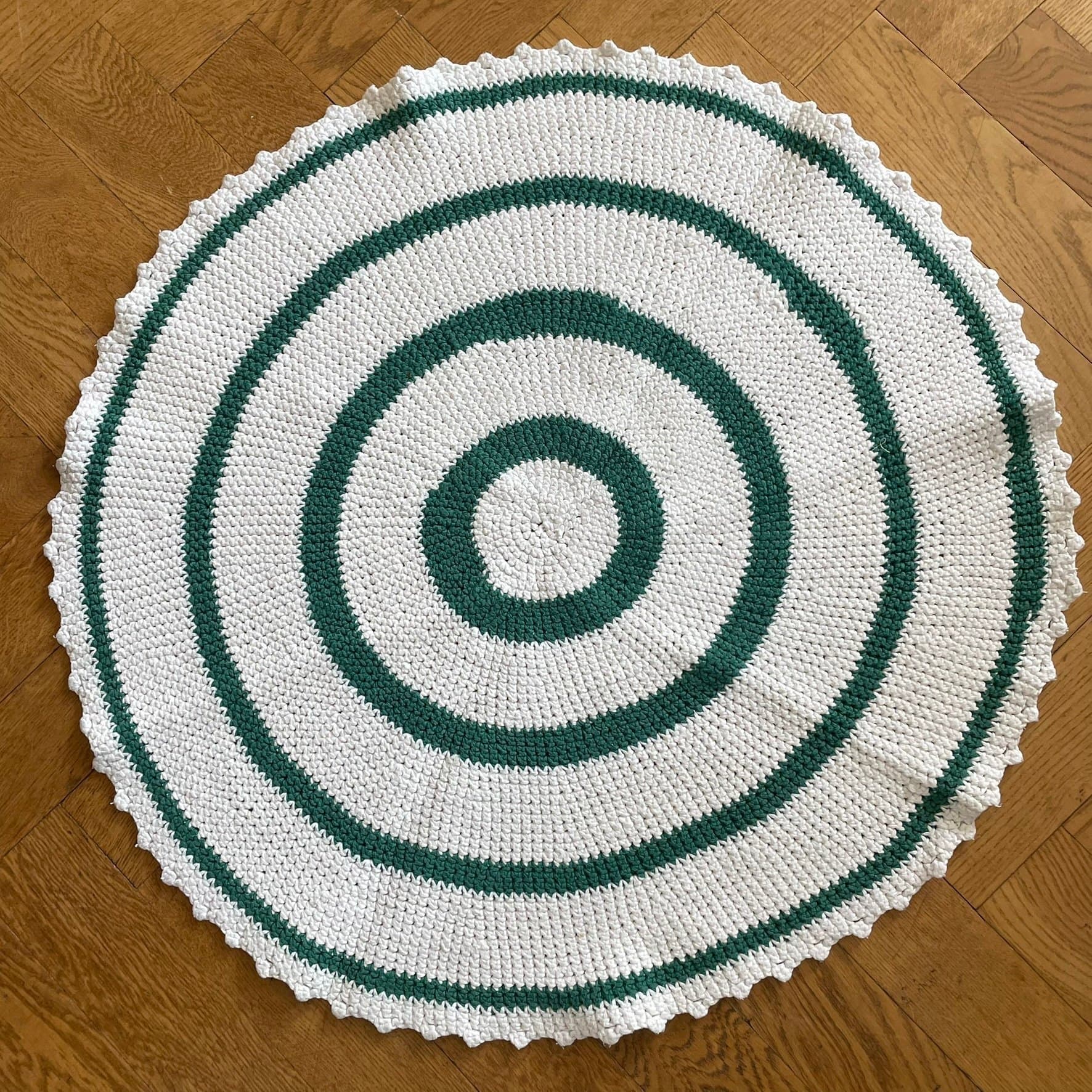 Virkad Matta Rund - badrumsmatta - sängmatta - mkt gott skick