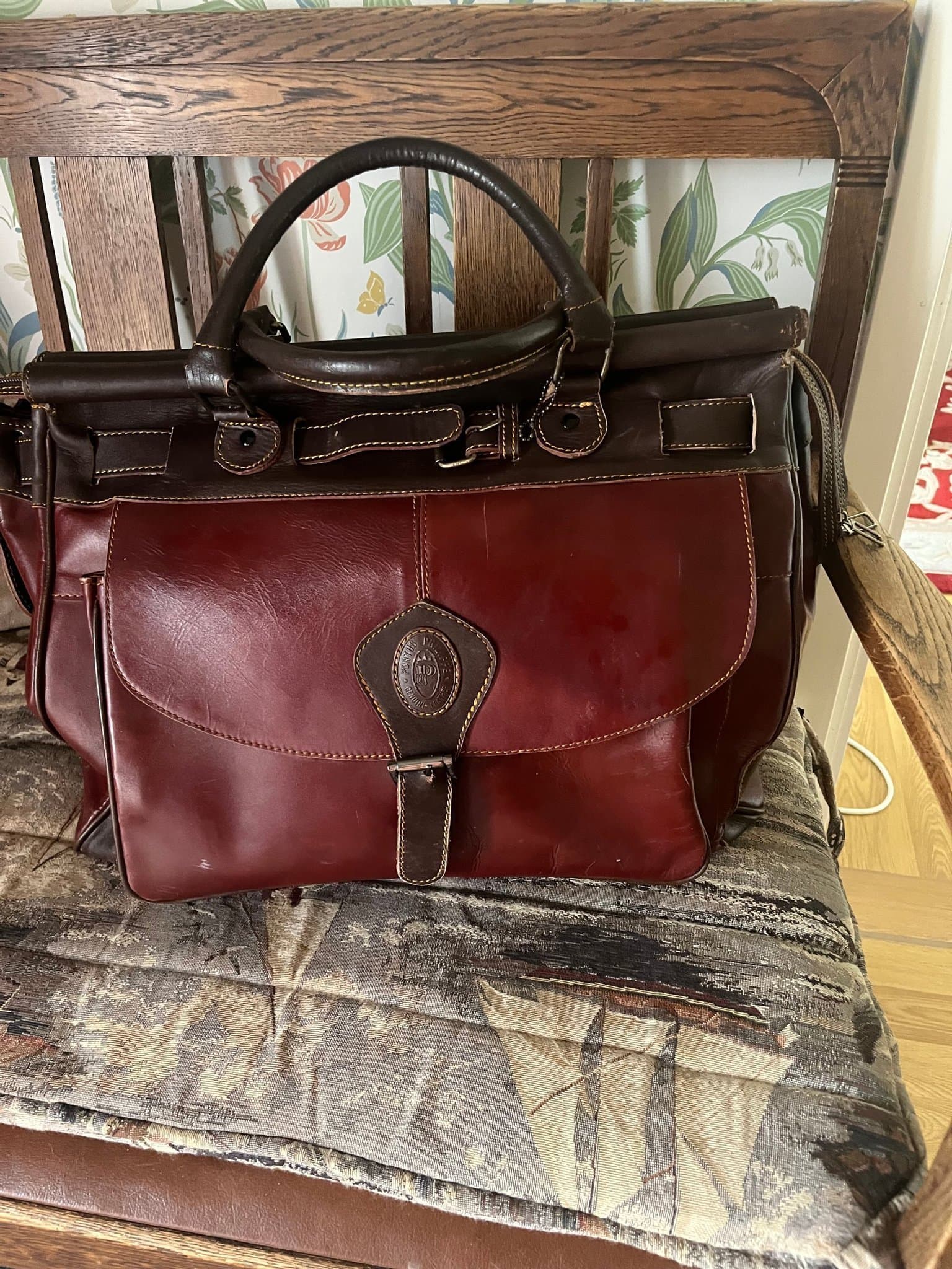 WEEKENDVÄSKA i ÄKTA KRAFTIG SKINN med FINA DETALJER