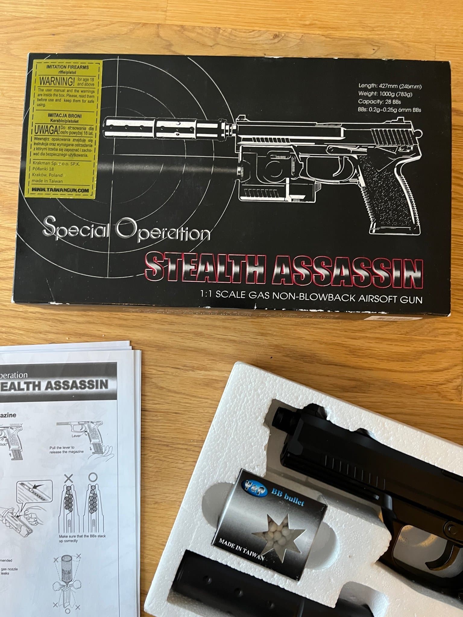 Airsoftpistol "Stealth Assassin" med tillbehör