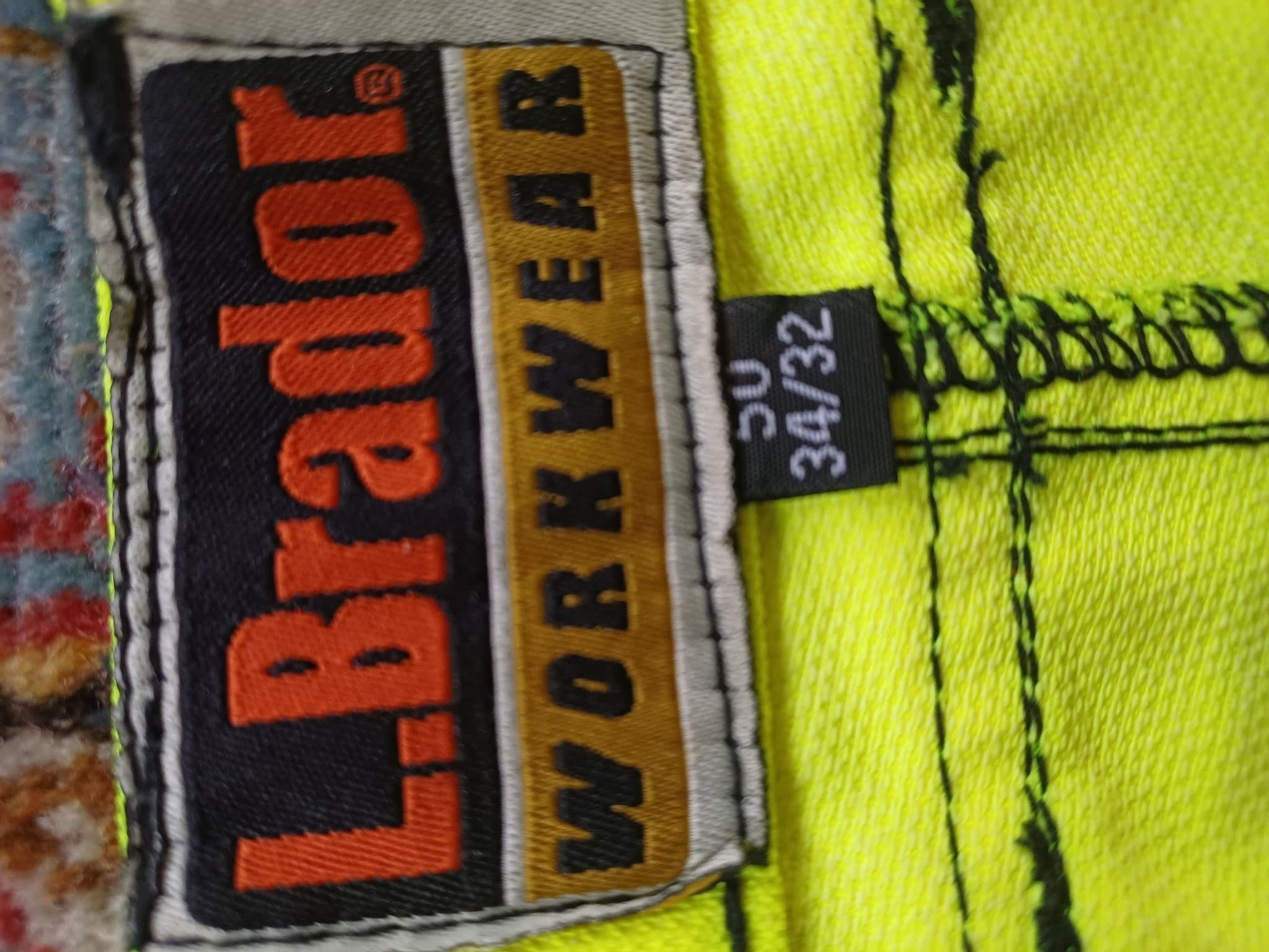 L.Brador gula byxor, storlek 50 34/32,arbetsbyxor,varsel