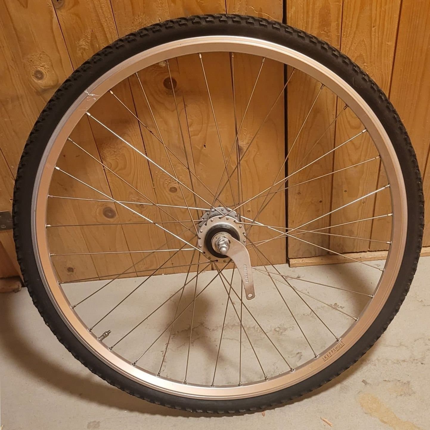 Bakhjul med SRAM P5 navväxel och däck