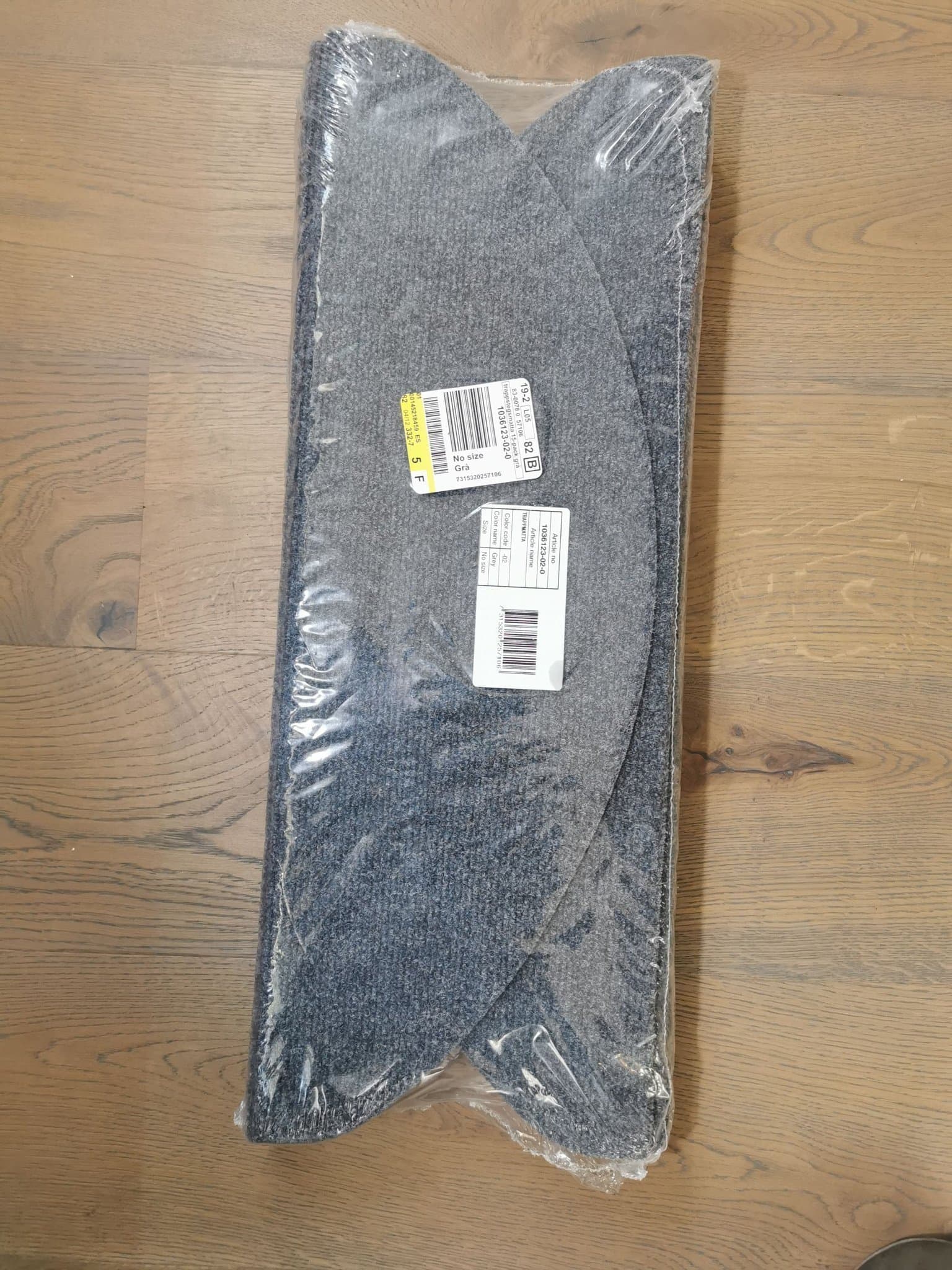 Oanvänd Trappstegsmatta trappsteg matta Trappmatta - Grå 15 pack, från Ellos