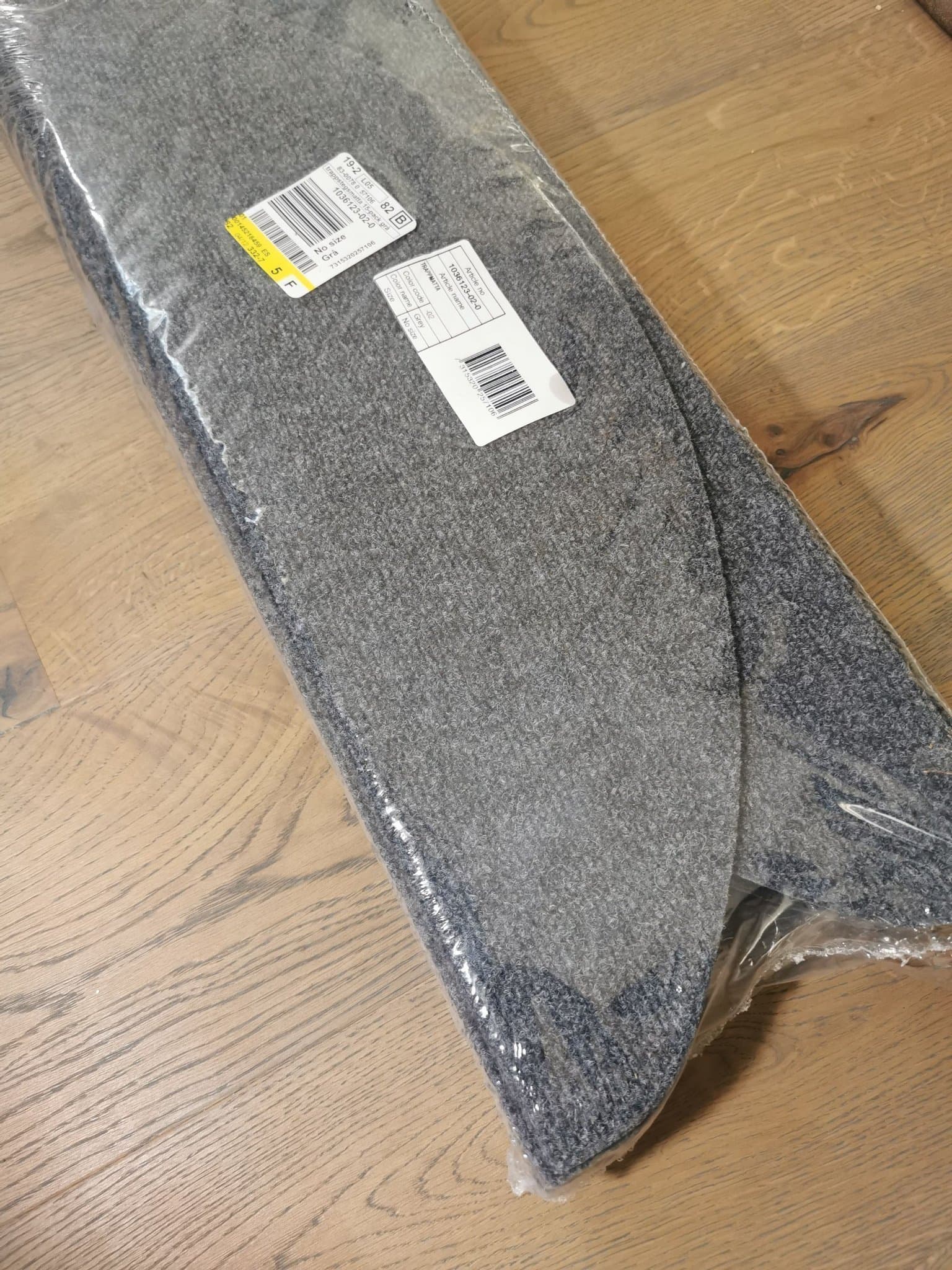 Oanvänd Trappstegsmatta trappsteg matta Trappmatta - Grå 15 pack, från Ellos