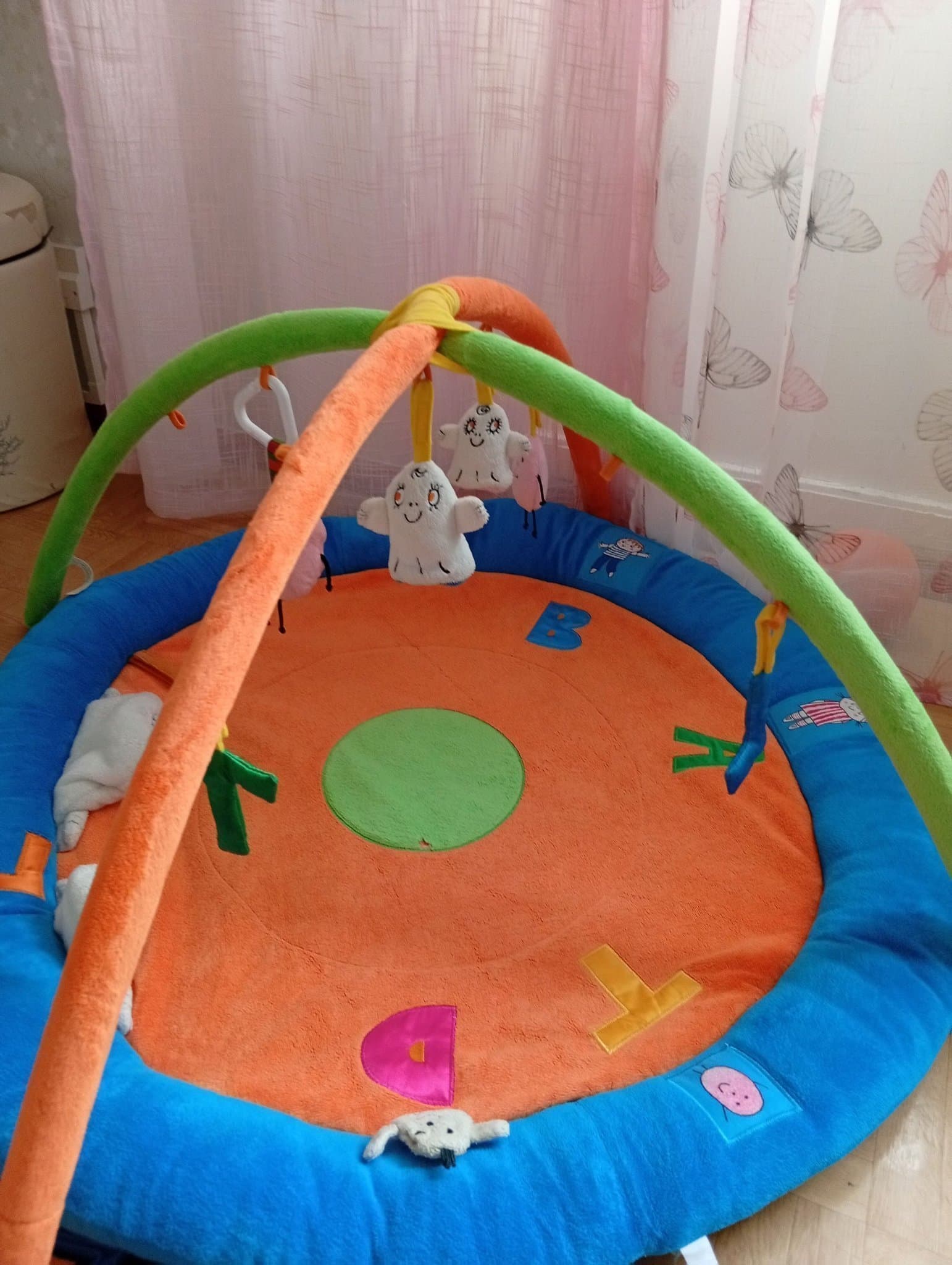 Babygym med leksaker