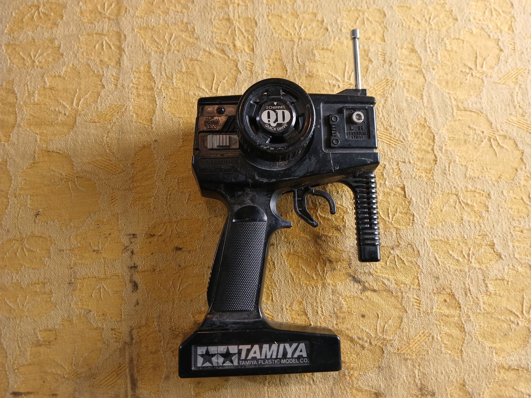 Tamiya Quick Drive (QD) Fjernkontroll | Vintage 27MHz AM Sender | Band 2