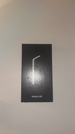 Samsung Galaxy S25 med tillbehör oöppnat