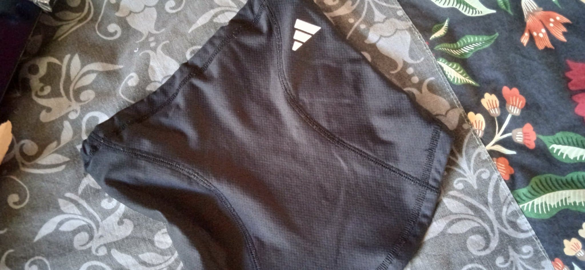 Adidas svart ansiktsmask, storlek S