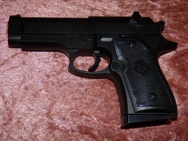 MPK-V1 METALL AIRSOFT PISTOL + 500 st BBS kulor på köpet!