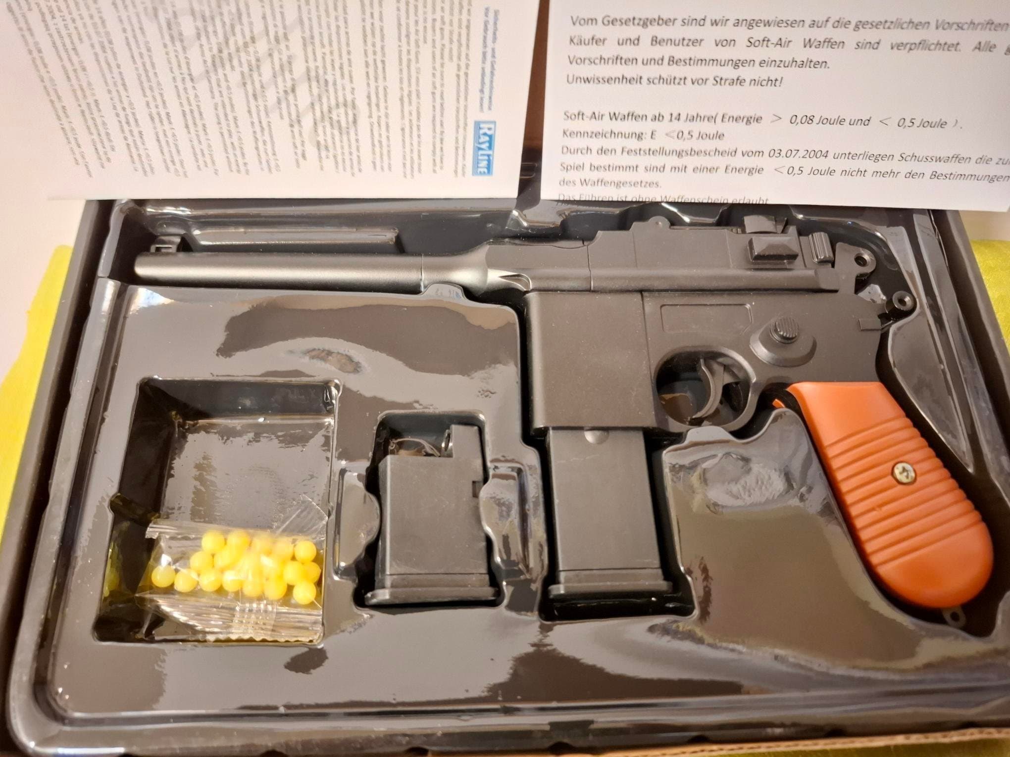 Soft Air Gun i legerings metall (zinc alloy) och plast , Airsoft pistol , ny