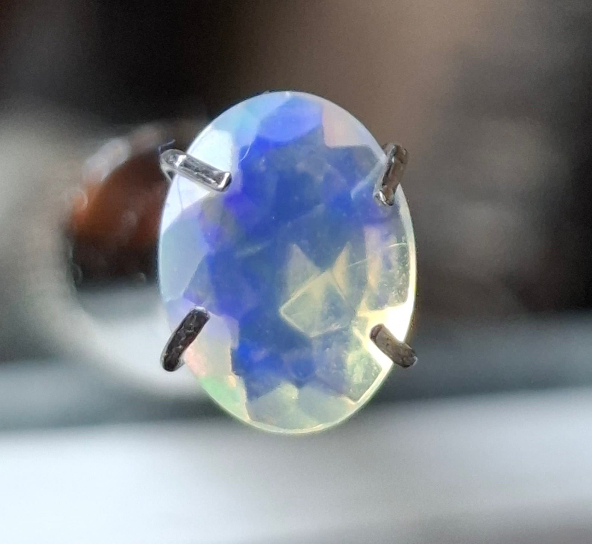 Facettslipad opal 7x5,5 mm / Etiopisk opal / StenVibe: Vackra drömmar