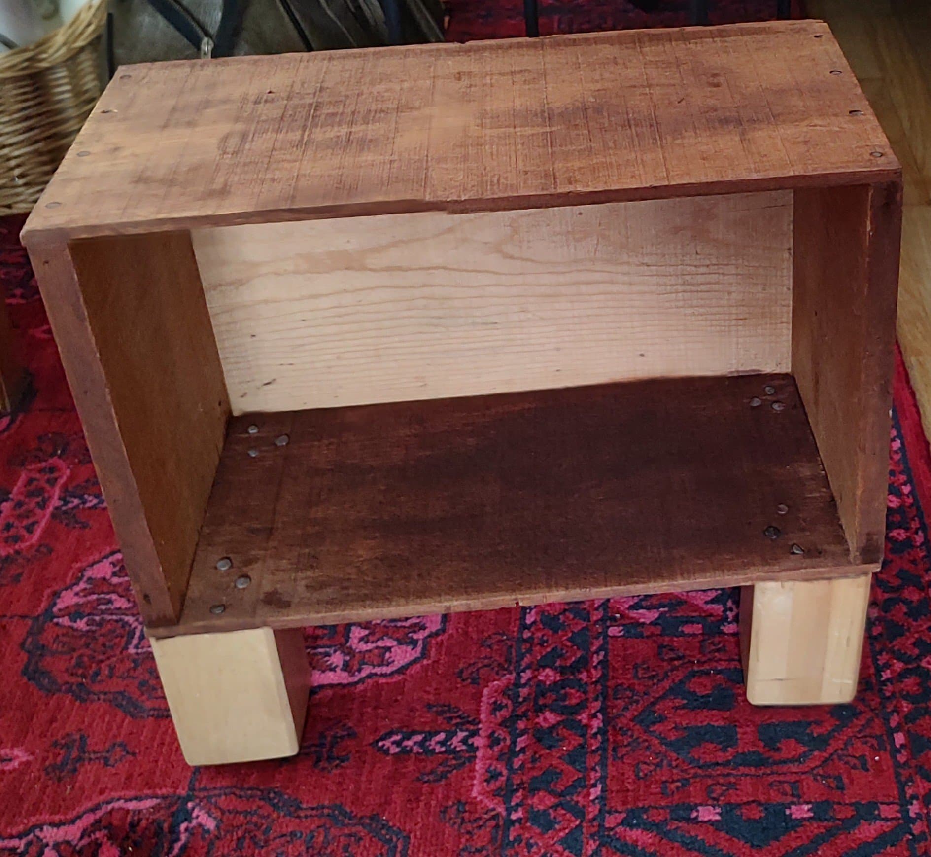 Gothenburg Låda med ben / sängbord / bokhylla