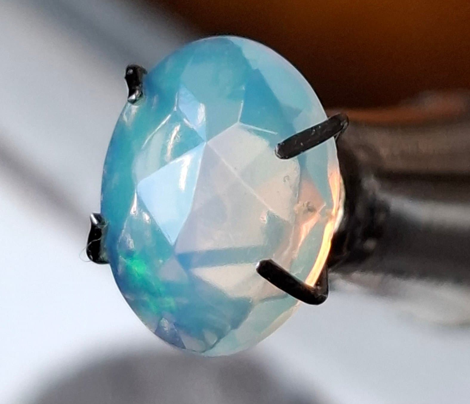 Facettslipad opal 8x6 mm / Etiopisk opal / StenVibe: Vackra drömmar