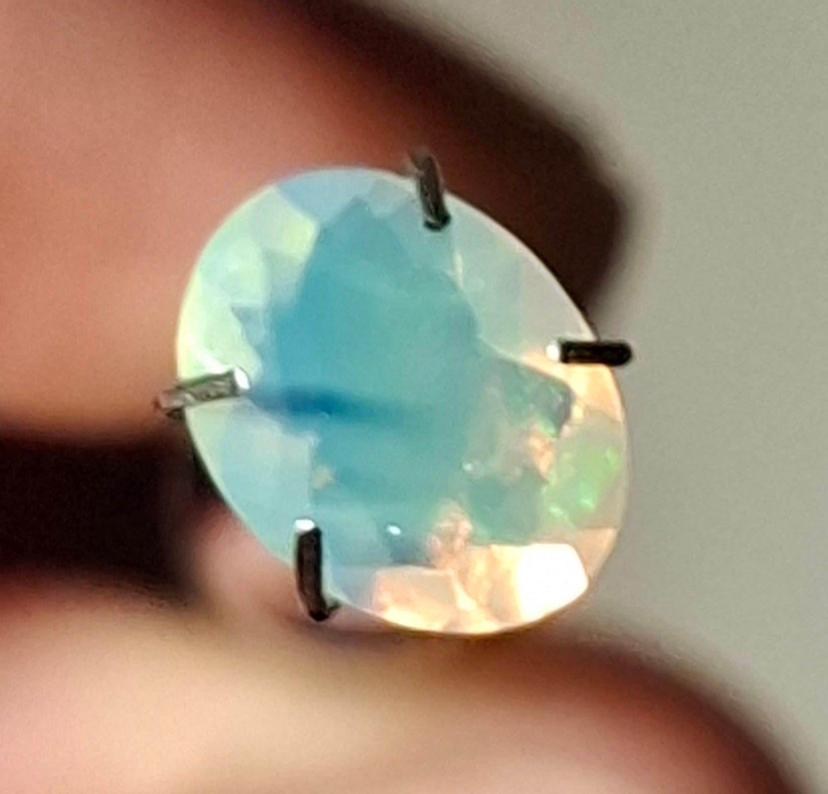 Facettslipad opal 8x6 mm / Etiopisk opal / StenVibe: Vackra drömmar