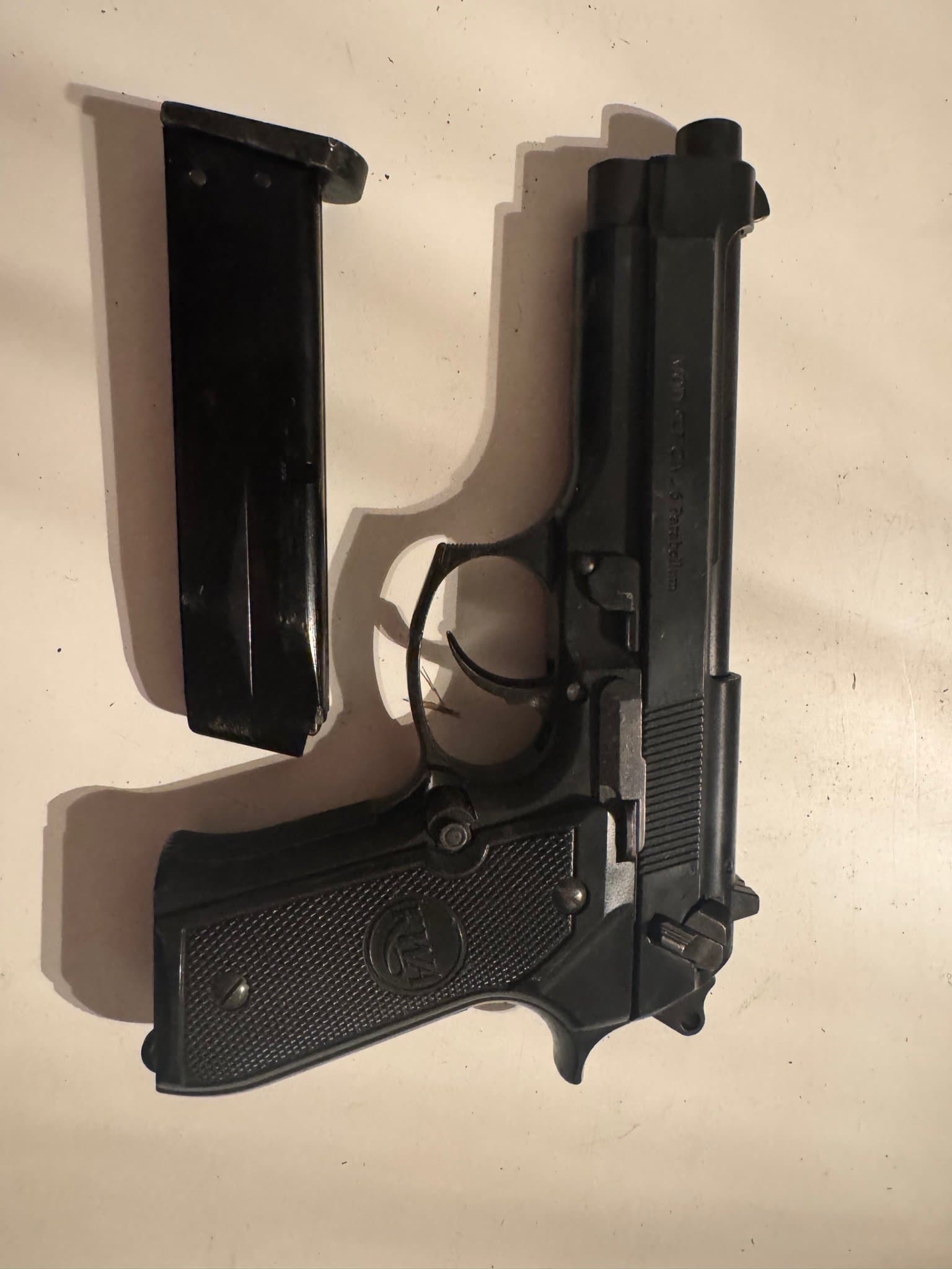 Airsoft pistol m9 KWA gas