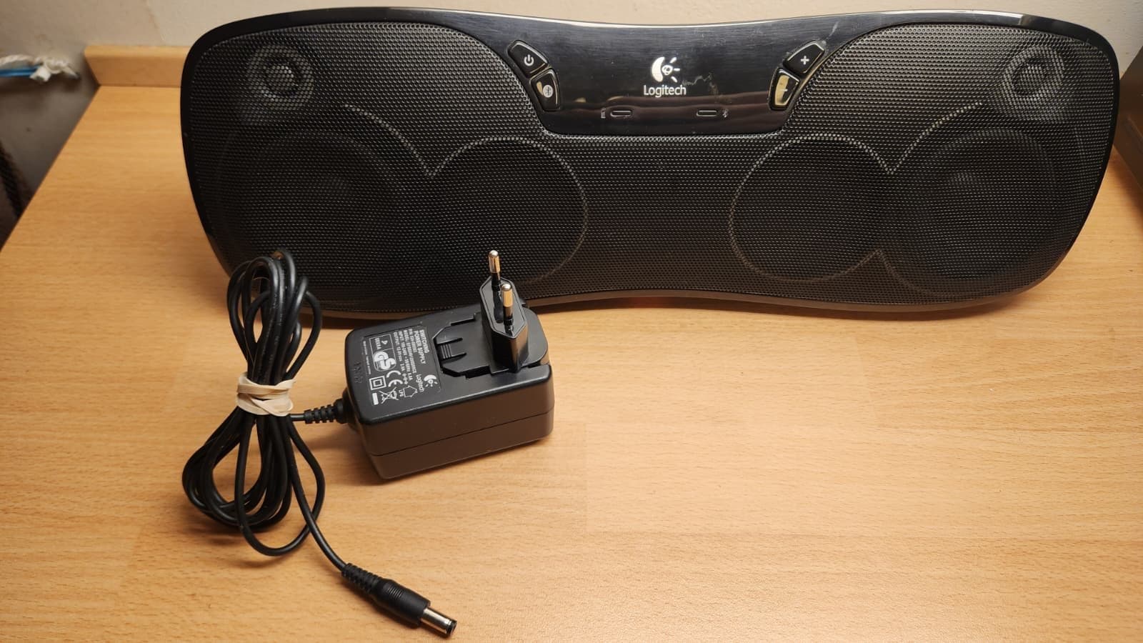 Logitech Z715 trådlös Bluetooth-högtalare med laddare – kraftfull ljudkvalitet