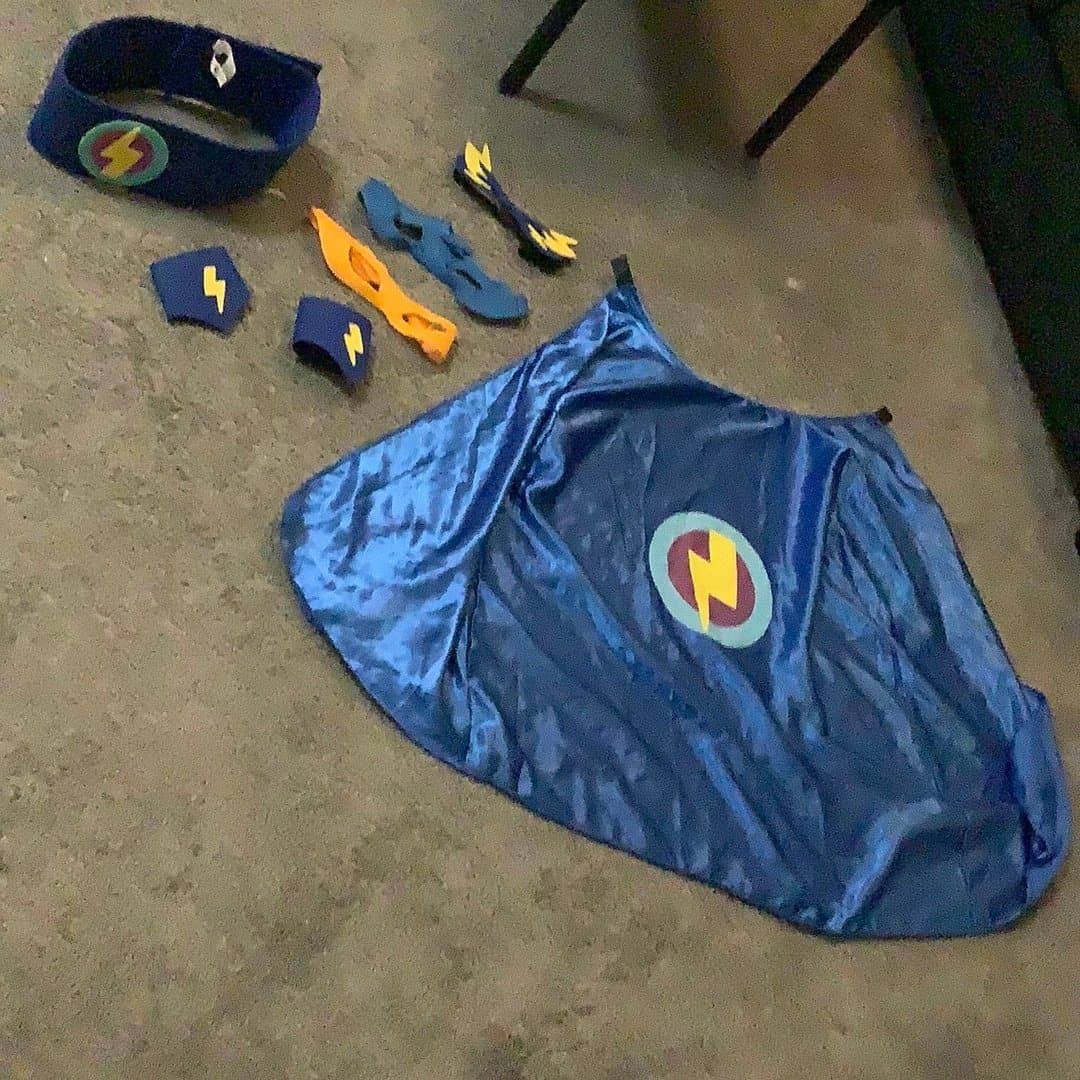 Superhjälte-utklädnad med cape och masker superhjälte