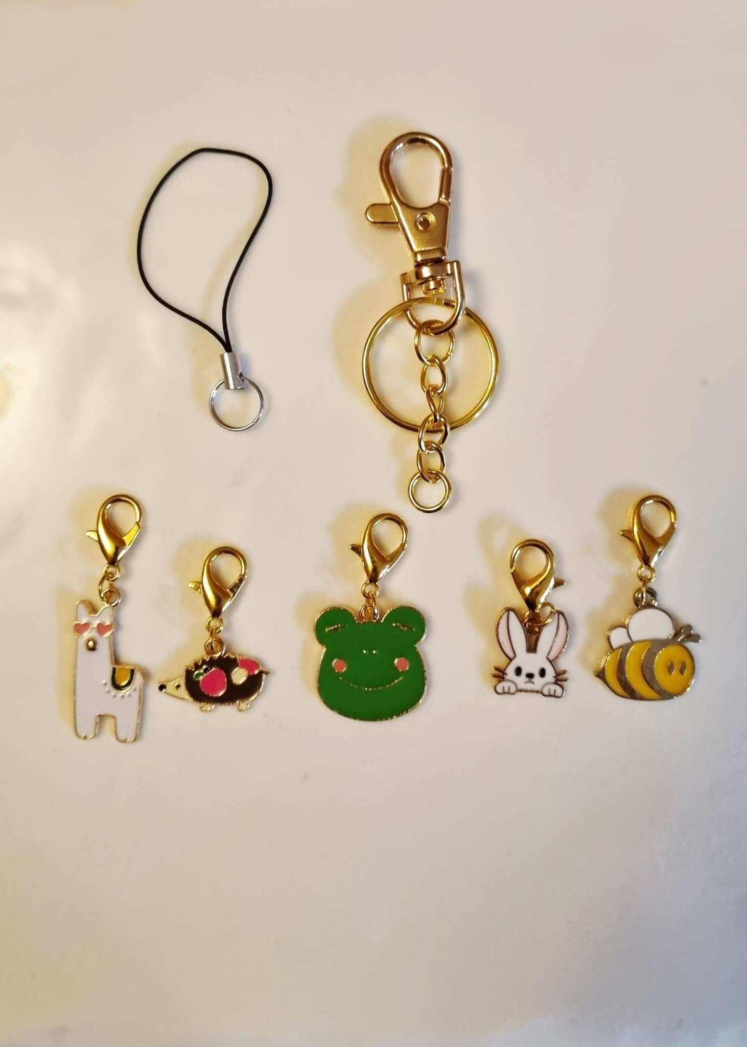 Djur: nyckelring, telefon strap till mobilsmycke och 5st hänge med djurtema
