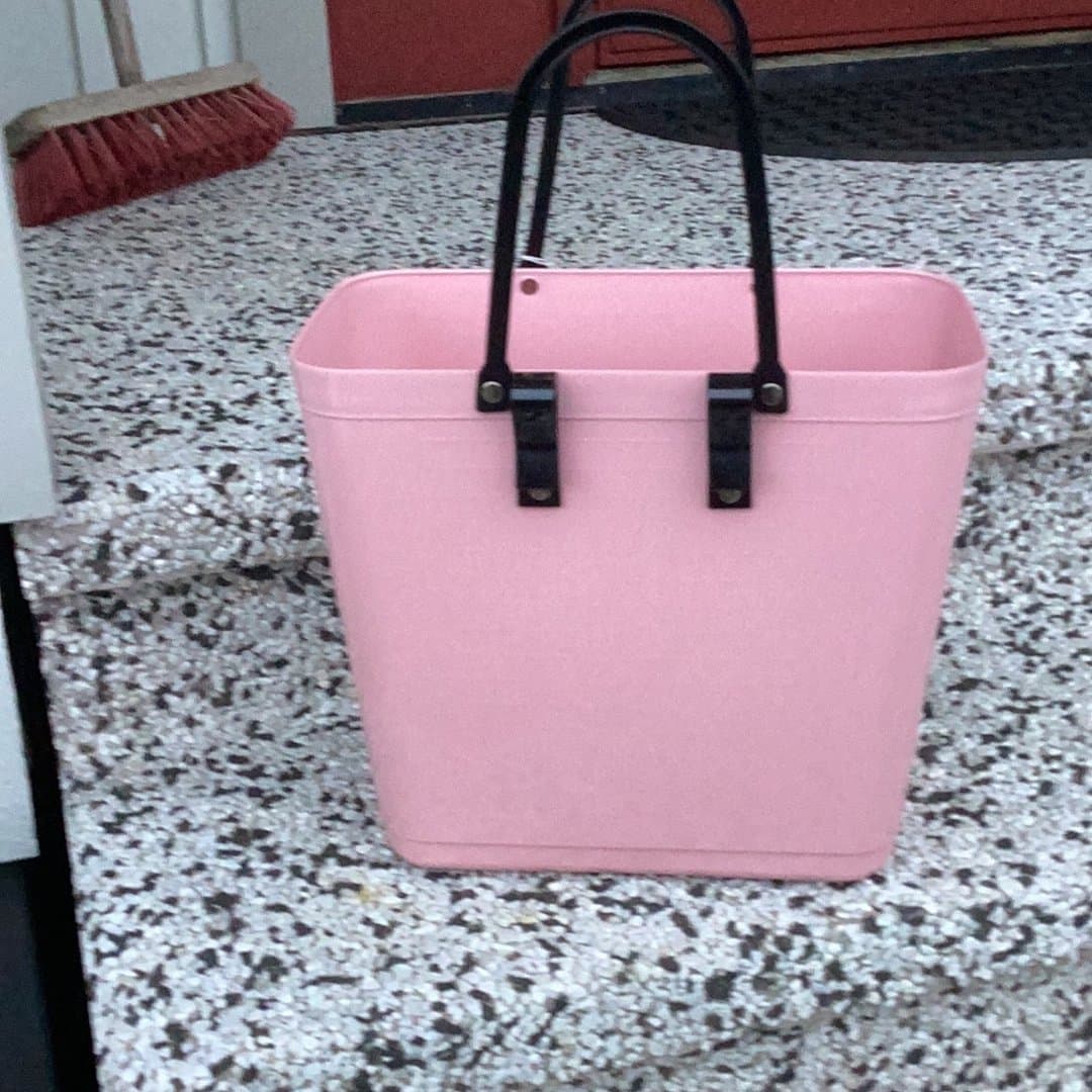 Perstorp Design rosa cykelväska med svarta handtag green plastic made in Sweden