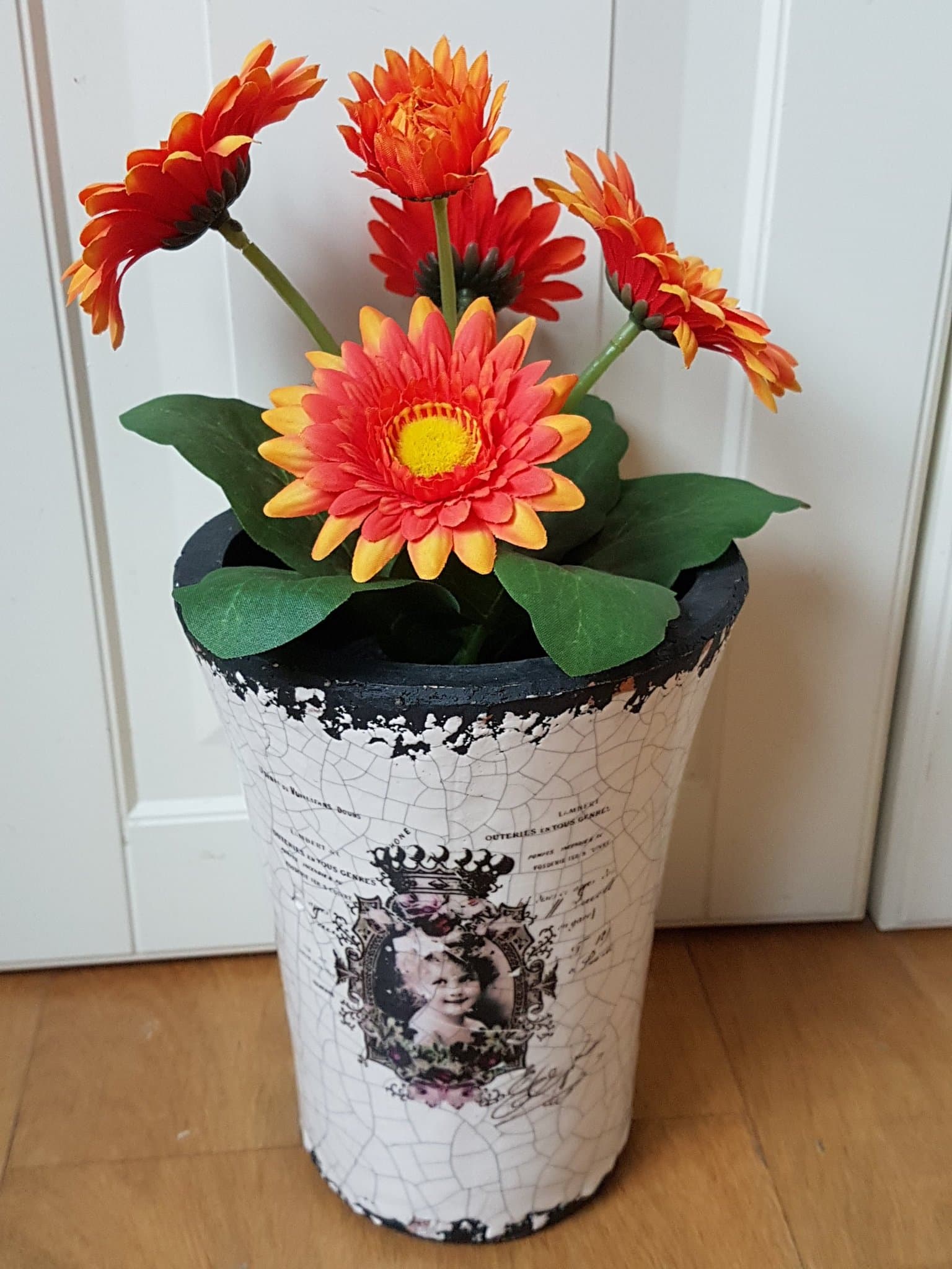 Konstgjord Gerbera i dekorativ kruka