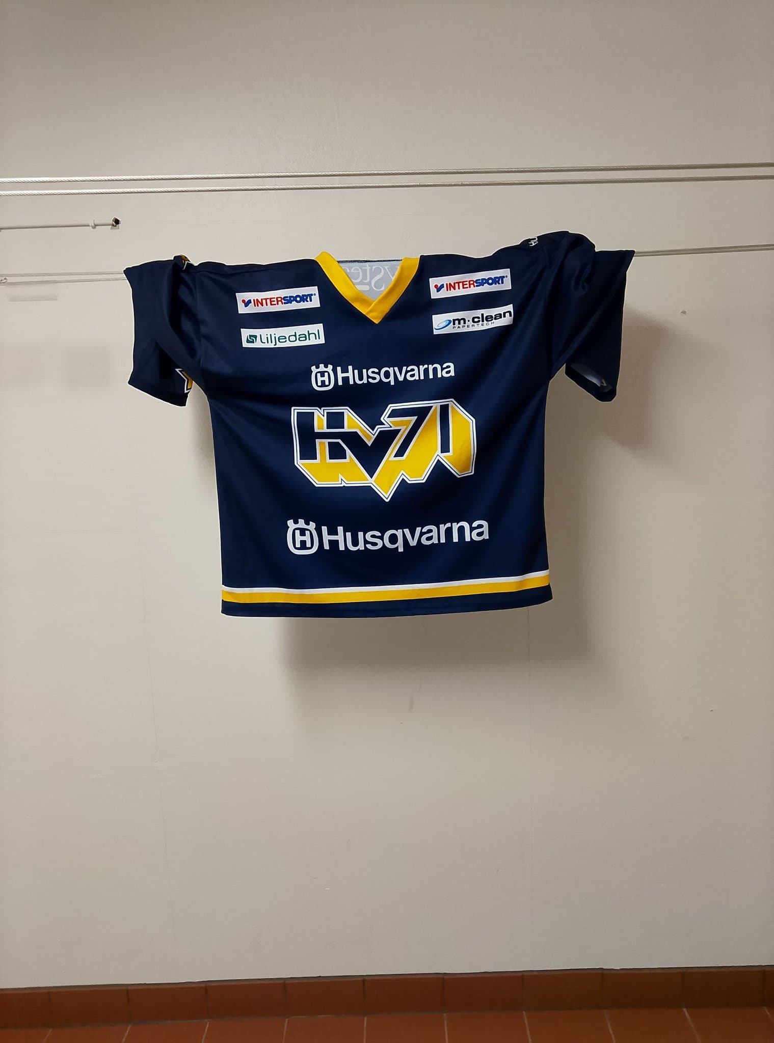 HV71 Matchtröja storlek M ishockeytröja (OBS tröjan finns i Jönköping