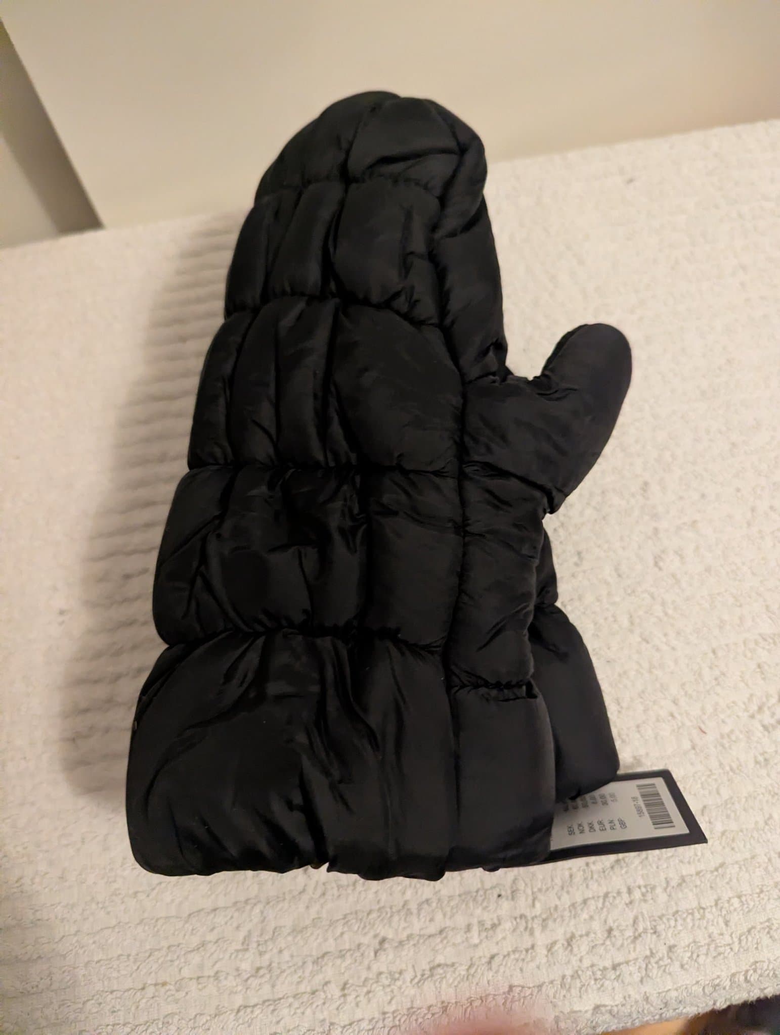 Nya vantar Fideli thumb i färgen svart och i storlek one size