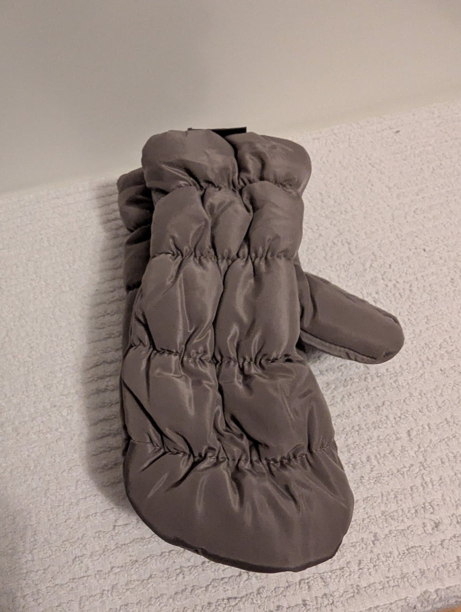 Nya vantar Fideli thumb i färgen ljusbruna och i storlek one size