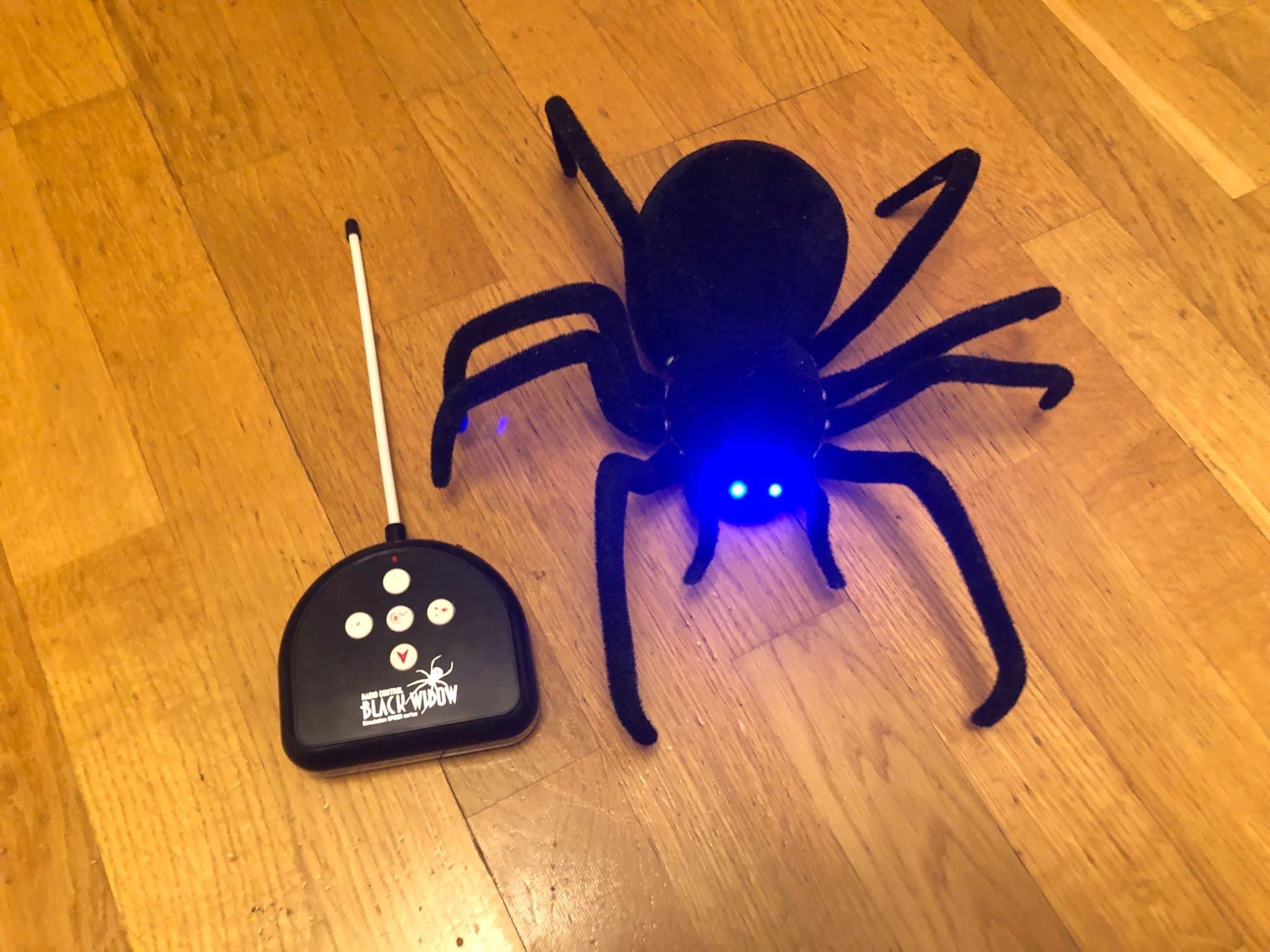 Radiostyrd spindel "Black Widow"